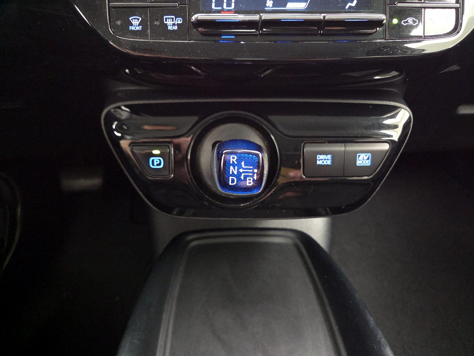 2019 Toyota Prius LE - Photo 18