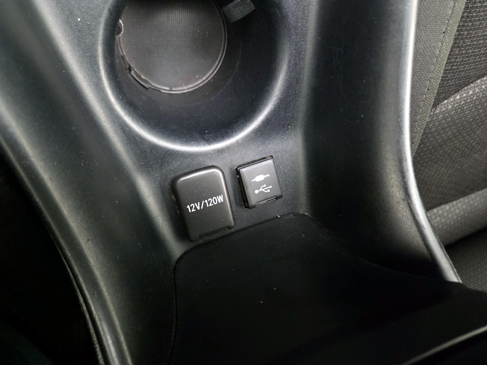2019 Toyota Prius LE - Photo 19