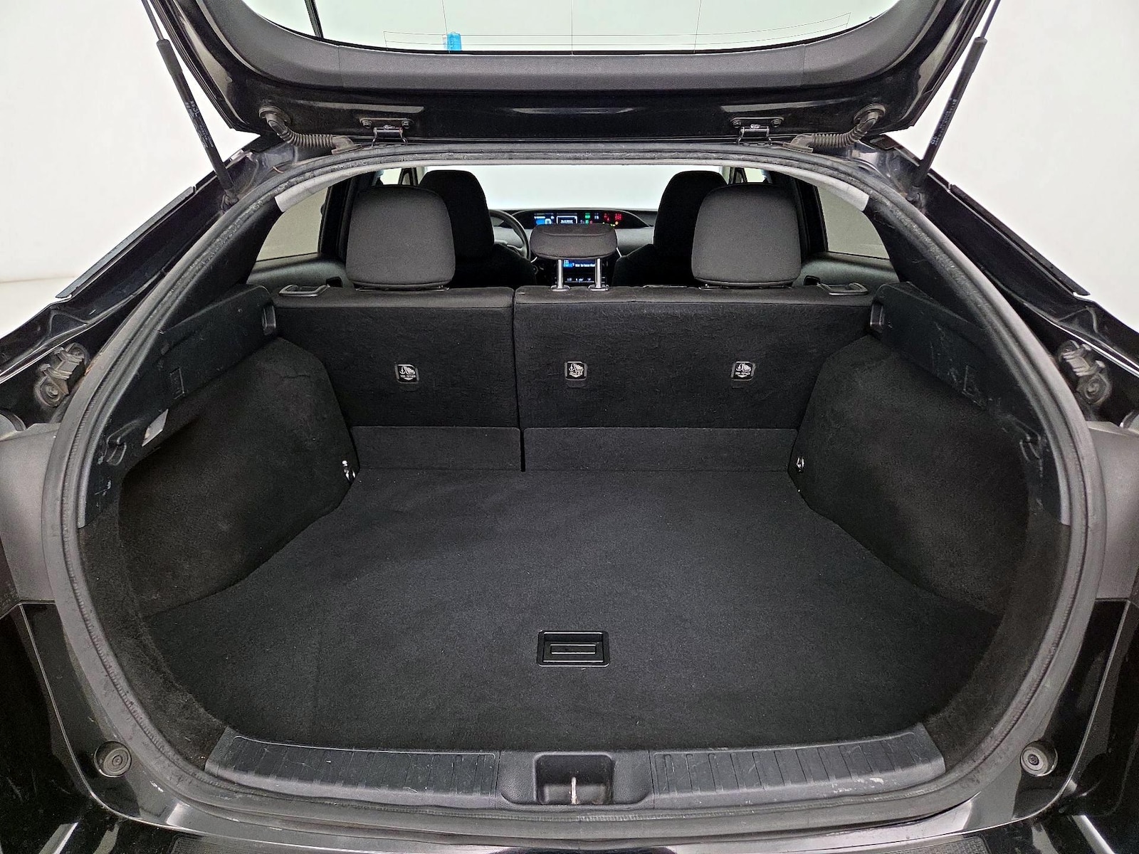 2019 Toyota Prius LE - Photo 21