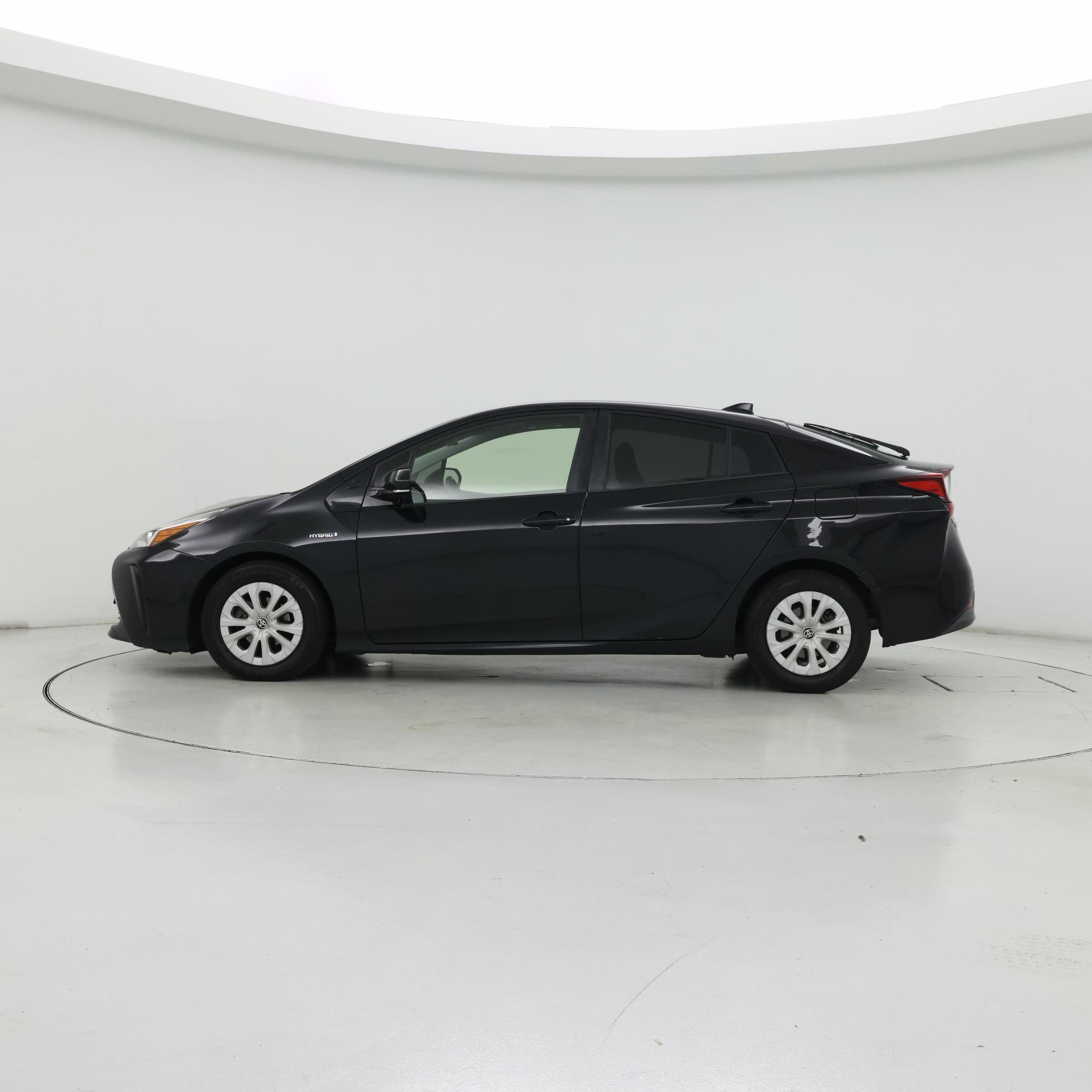 Thumbnail: 2019 Toyota Prius - 3