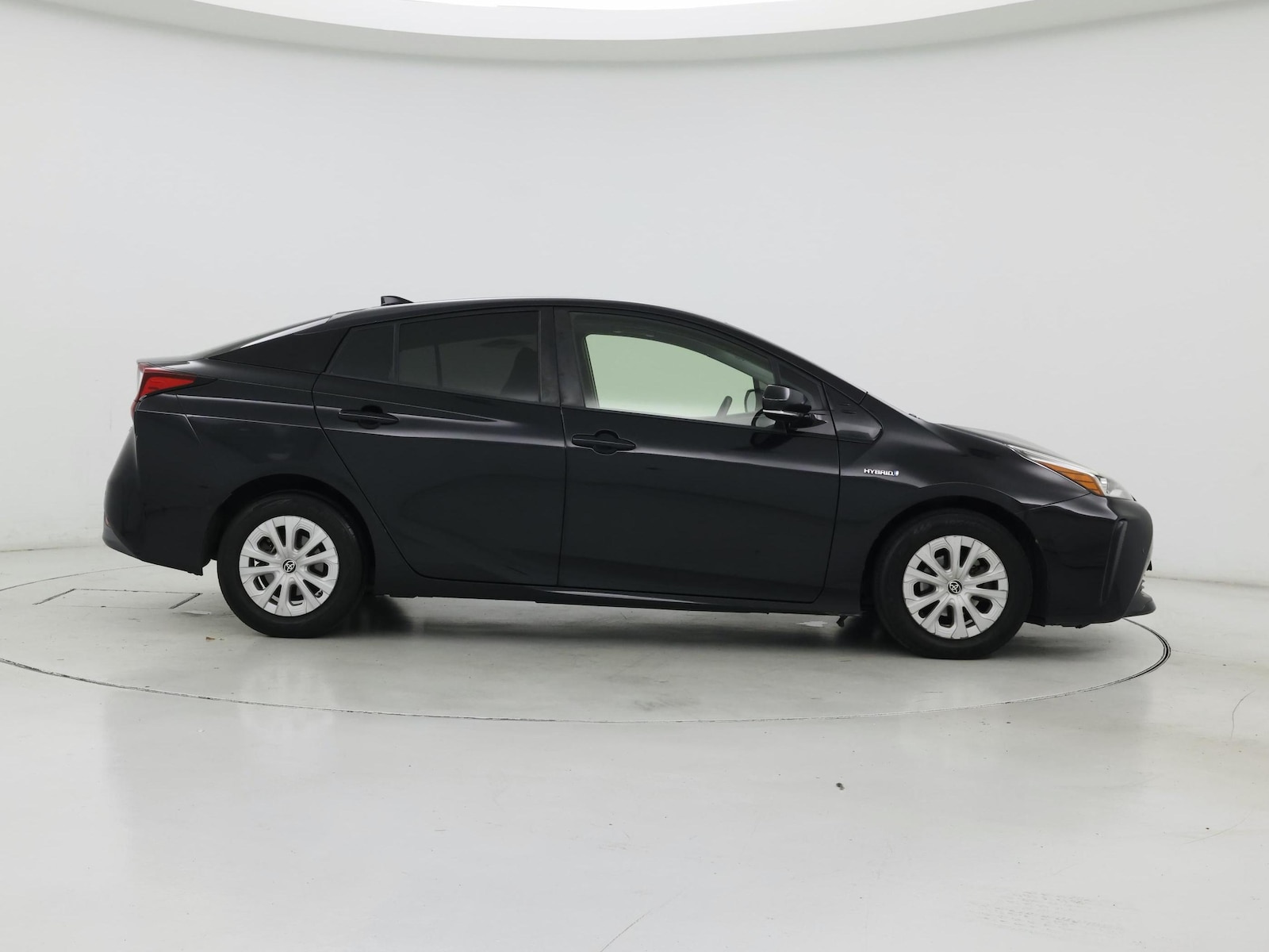 2019 Toyota Prius LE - Photo 8