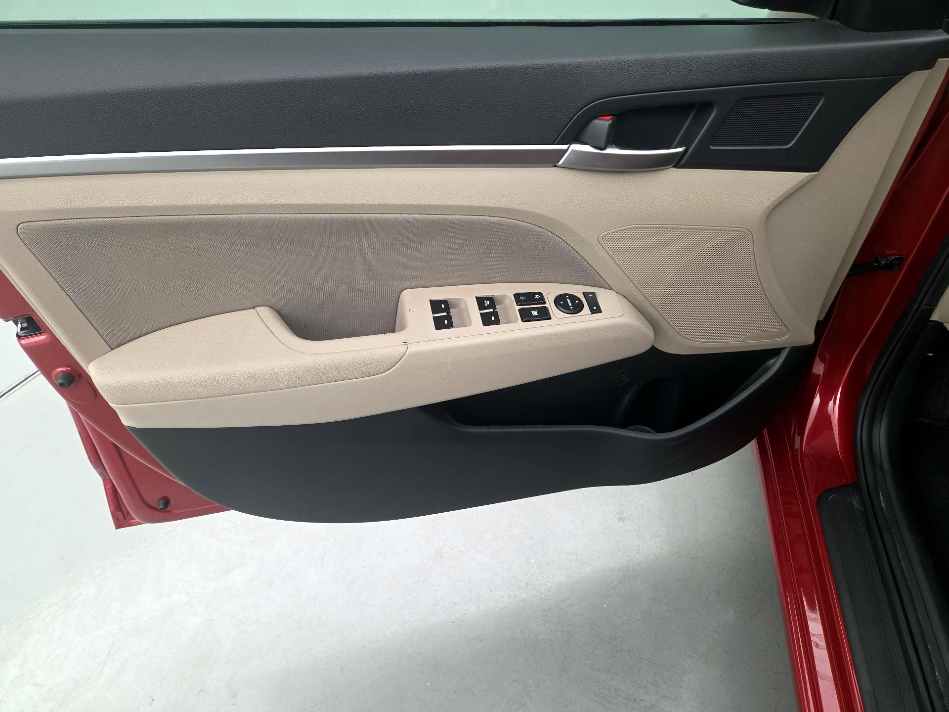 Thumbnail: 2019 Hyundai Elantra - 12