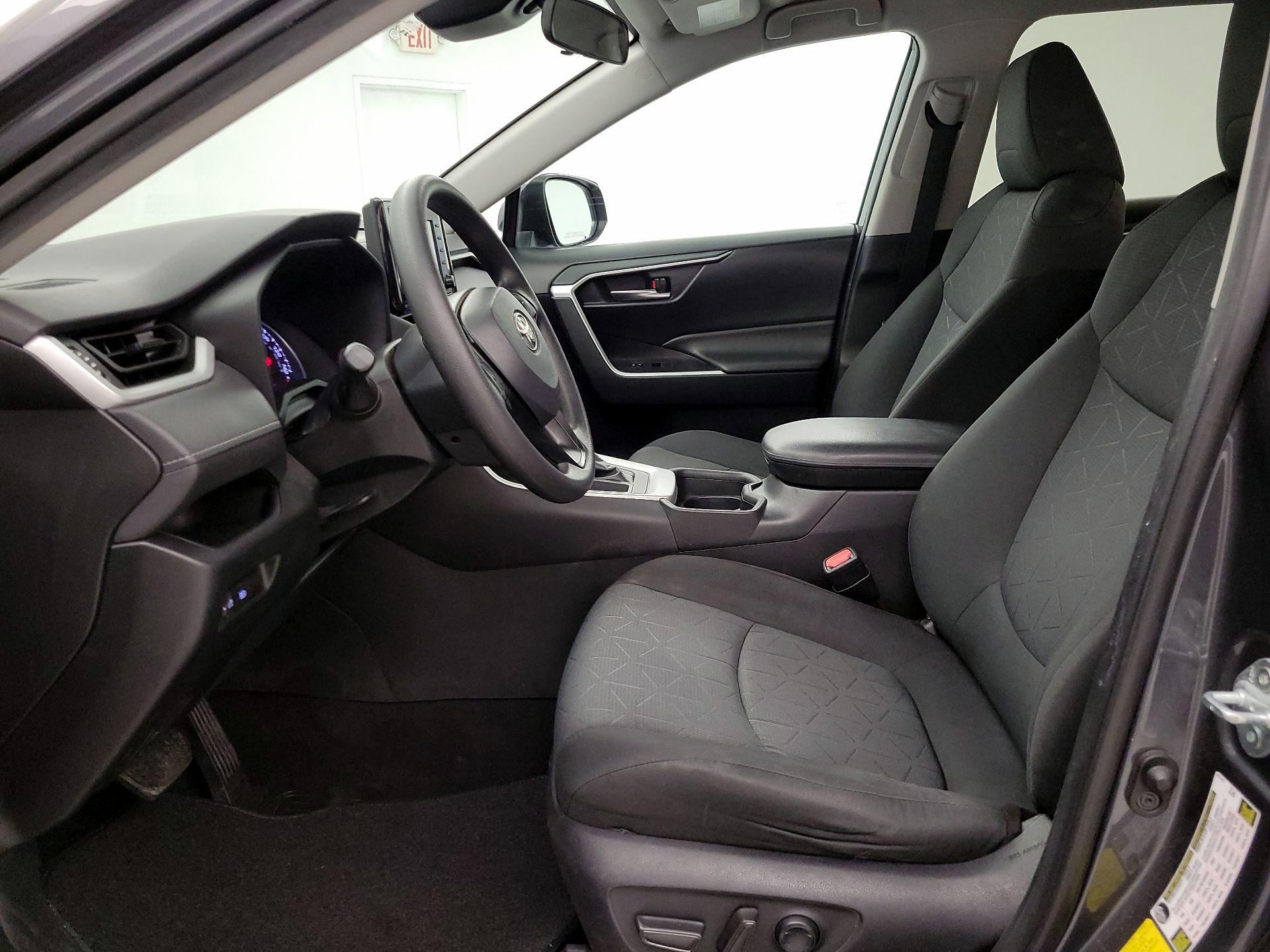 Thumbnail: 2021 Toyota RAV4 - 11