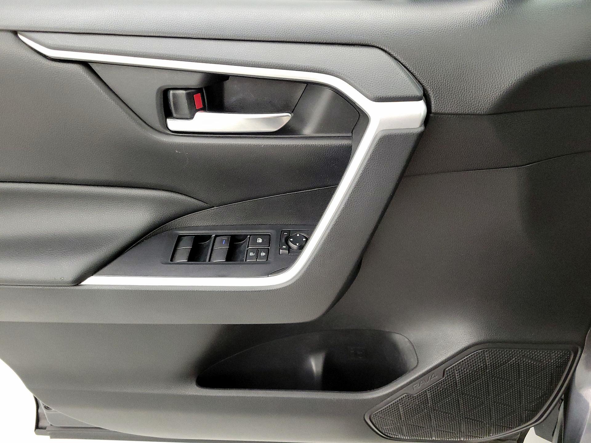 Thumbnail: 2021 Toyota RAV4 - 12