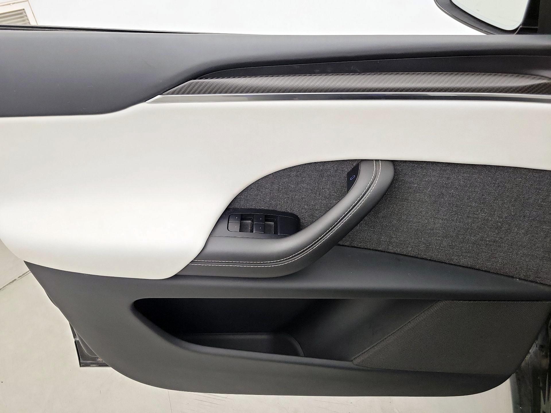 Thumbnail: 2023 Tesla Model X - 12