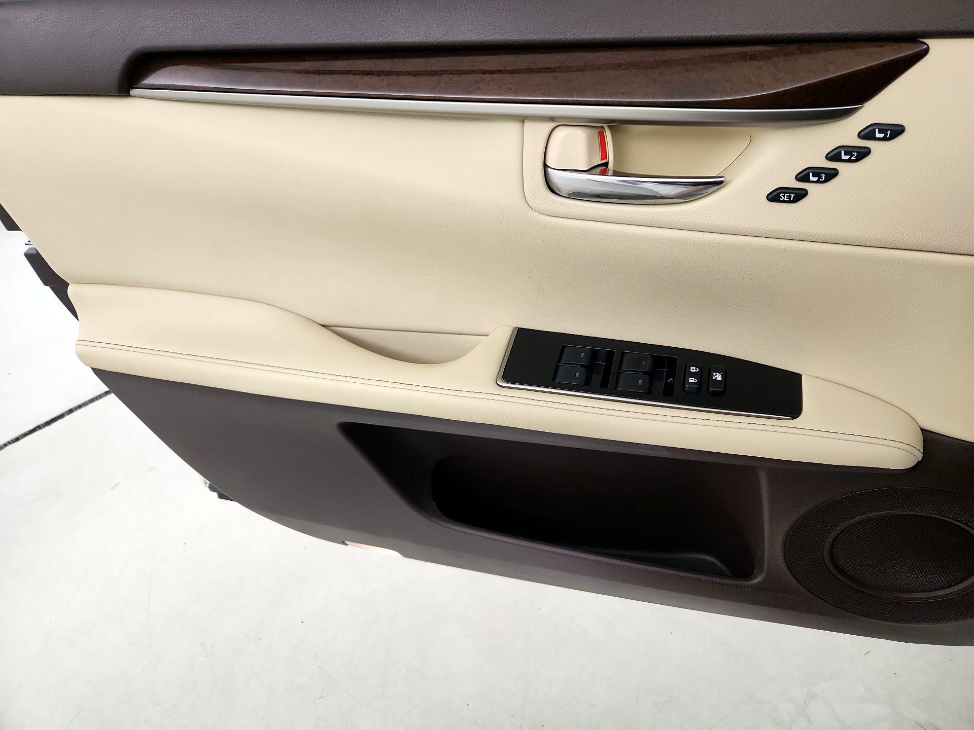 Thumbnail: 2018 Lexus ES - 12