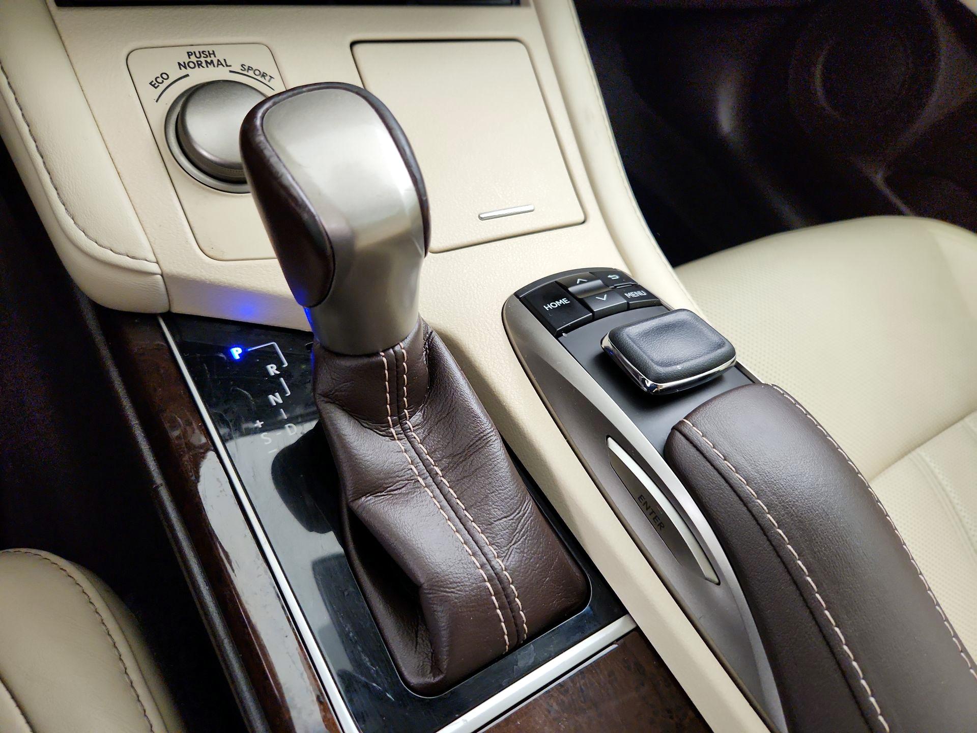 Thumbnail: 2018 Lexus ES - 18