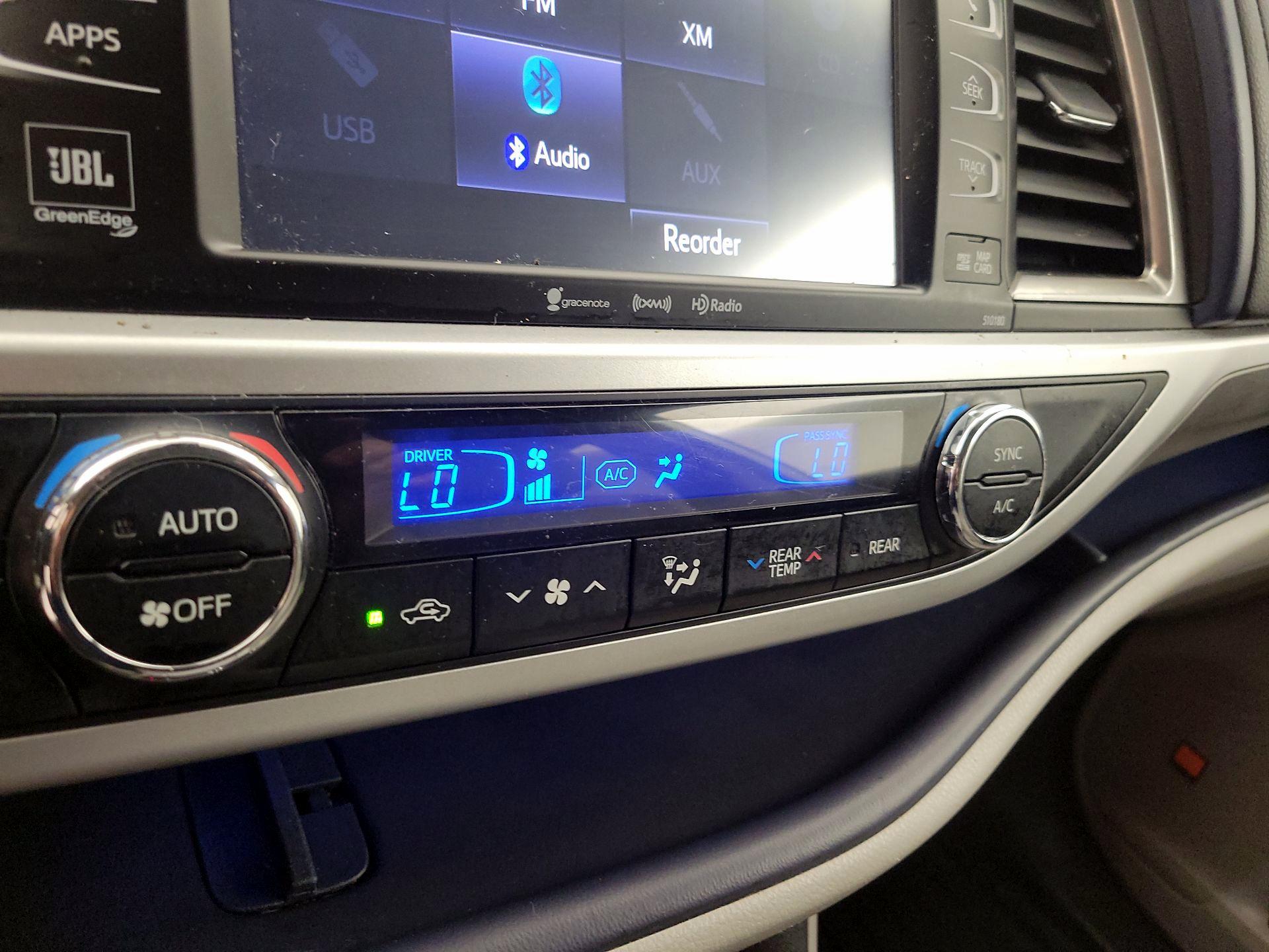 Thumbnail: 2018 Toyota Highlander - 14