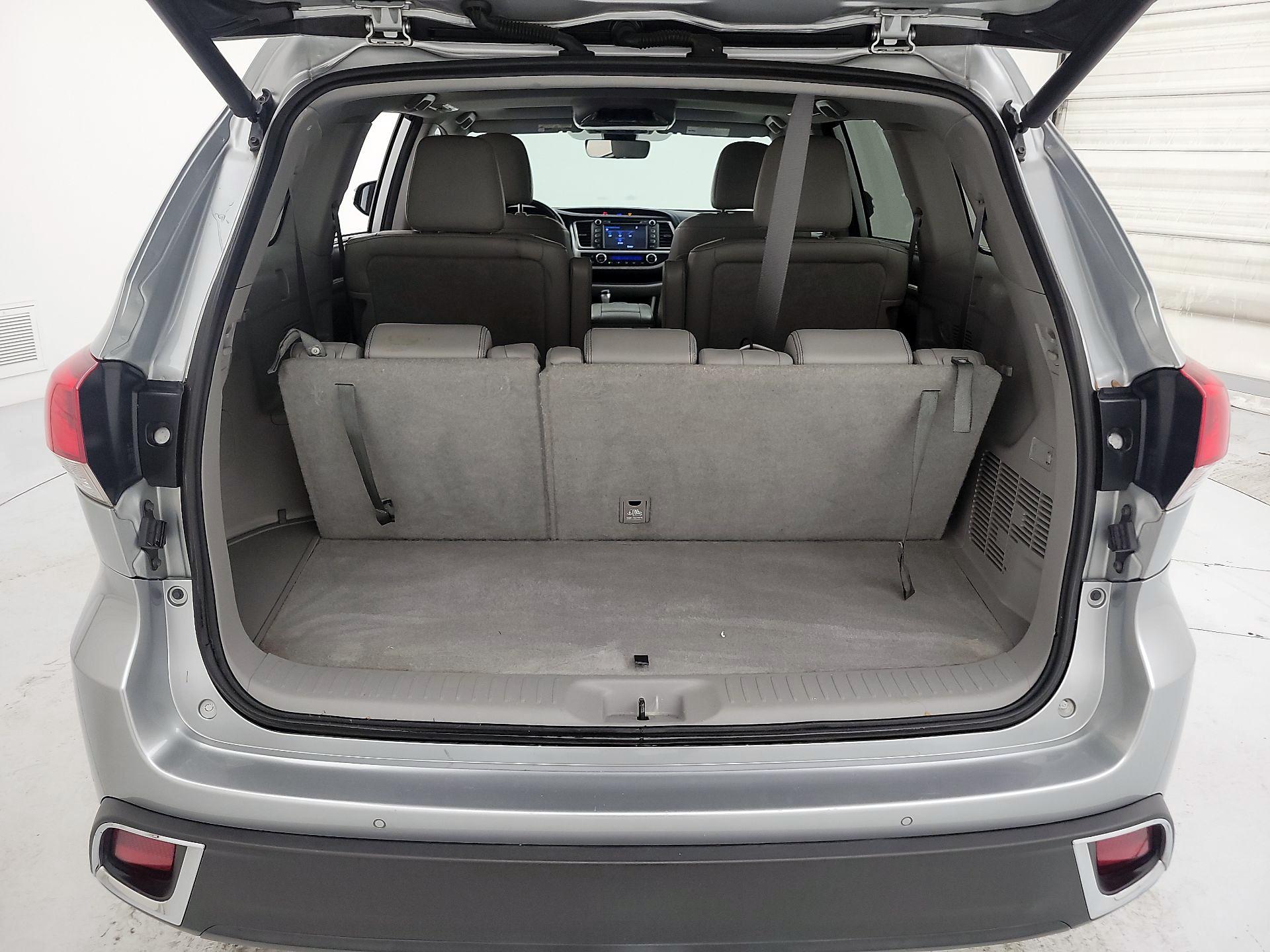 Thumbnail: 2018 Toyota Highlander - 16