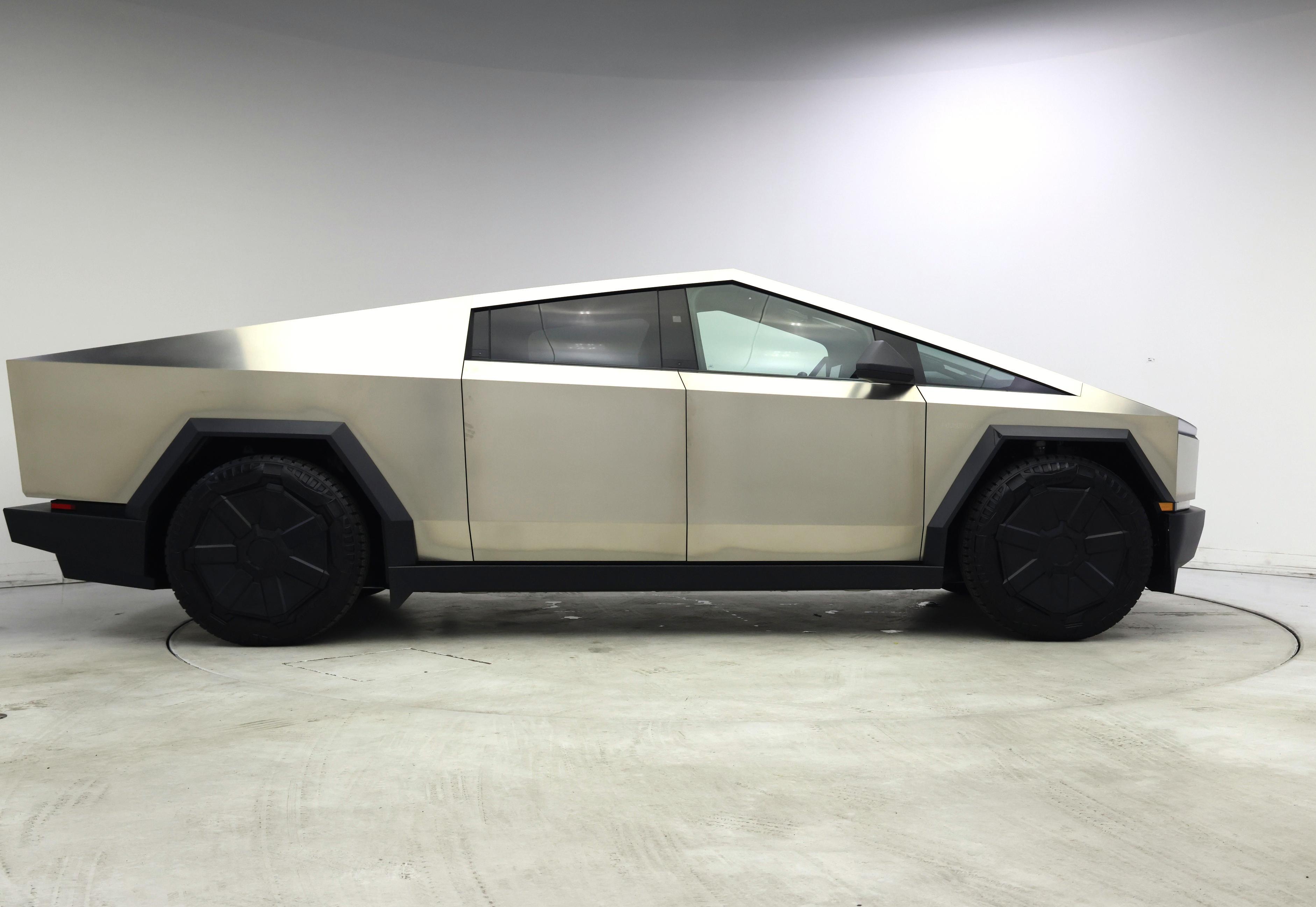 Thumbnail: 2024 Tesla Cybertruck - 7