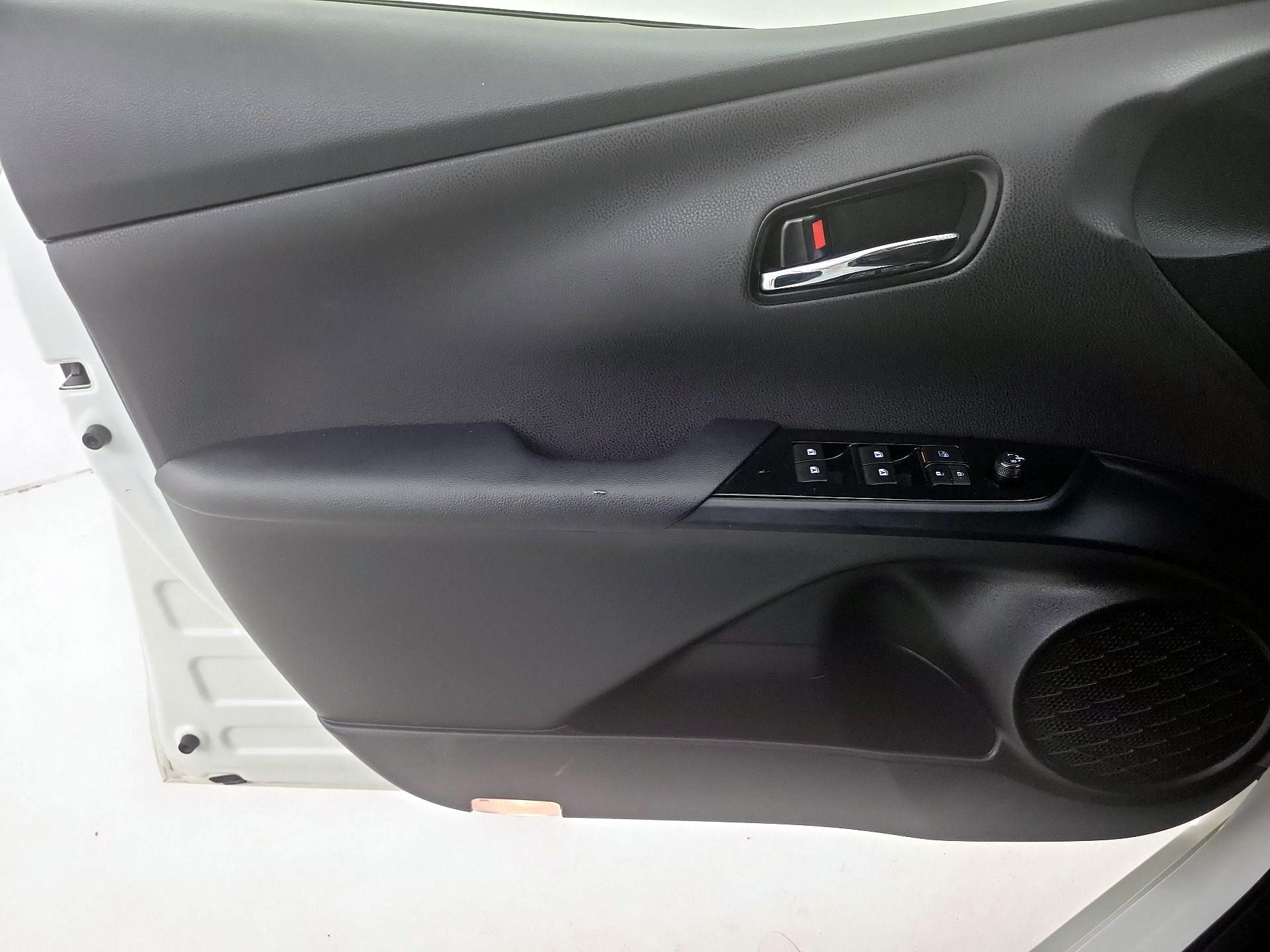 Thumbnail: 2016 Toyota Prius - 12