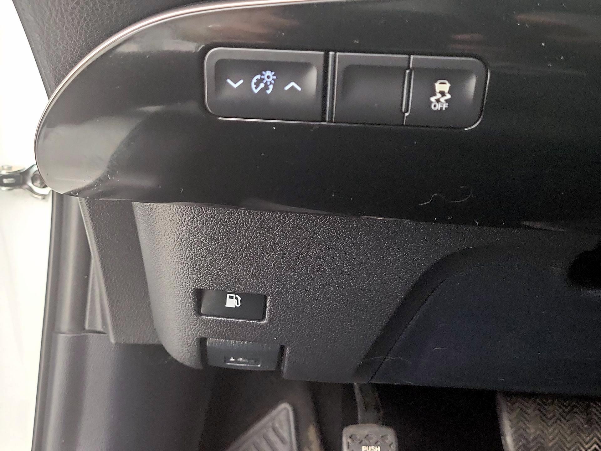 Thumbnail: 2016 Toyota Prius - 13
