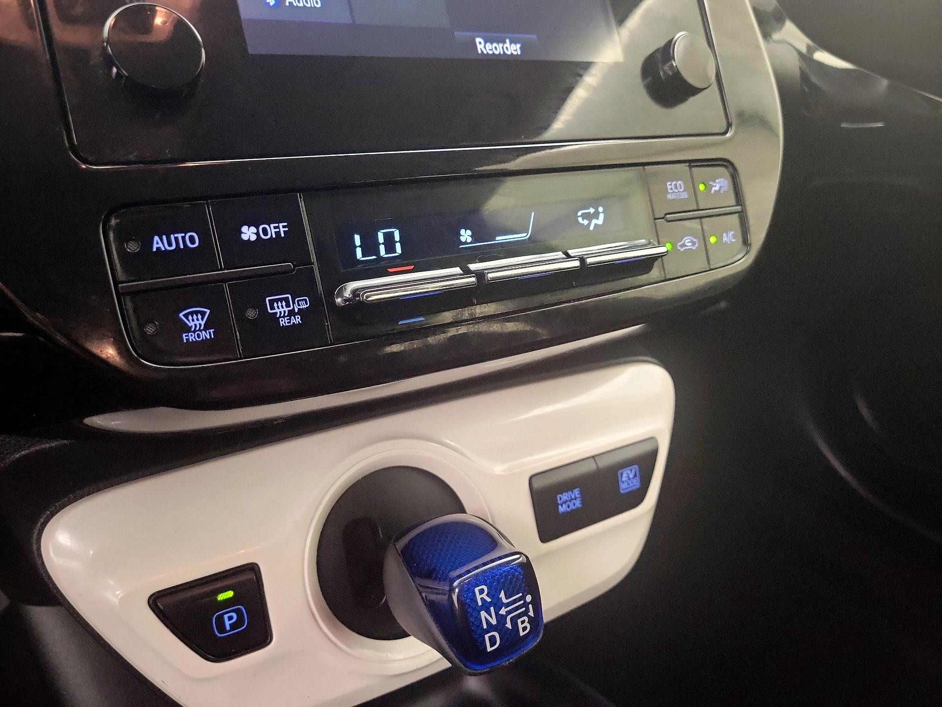 Thumbnail: 2016 Toyota Prius - 16