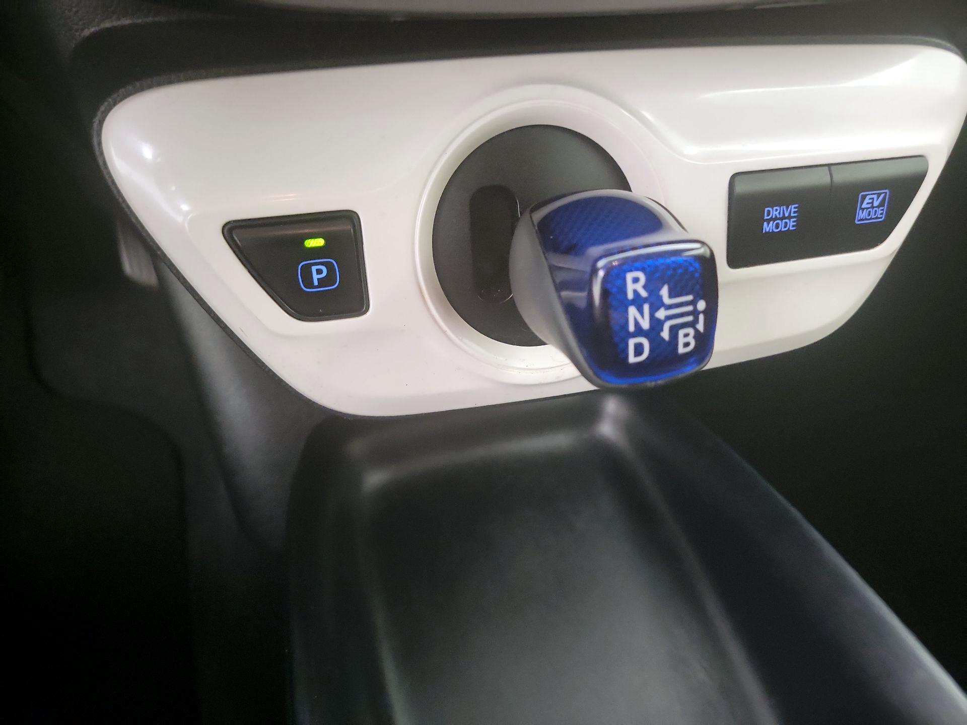 Thumbnail: 2016 Toyota Prius - 17