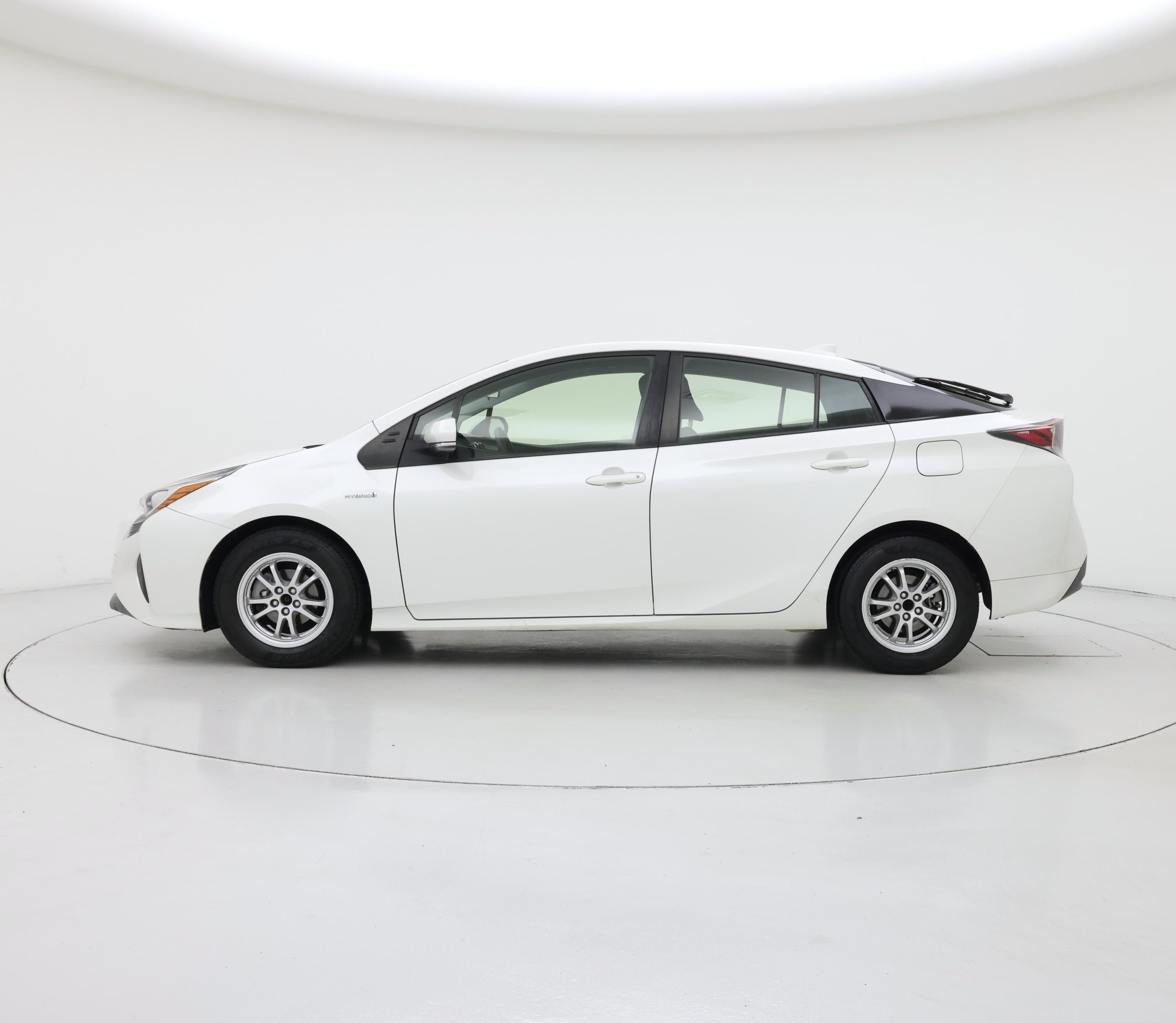 Thumbnail: 2016 Toyota Prius - 3