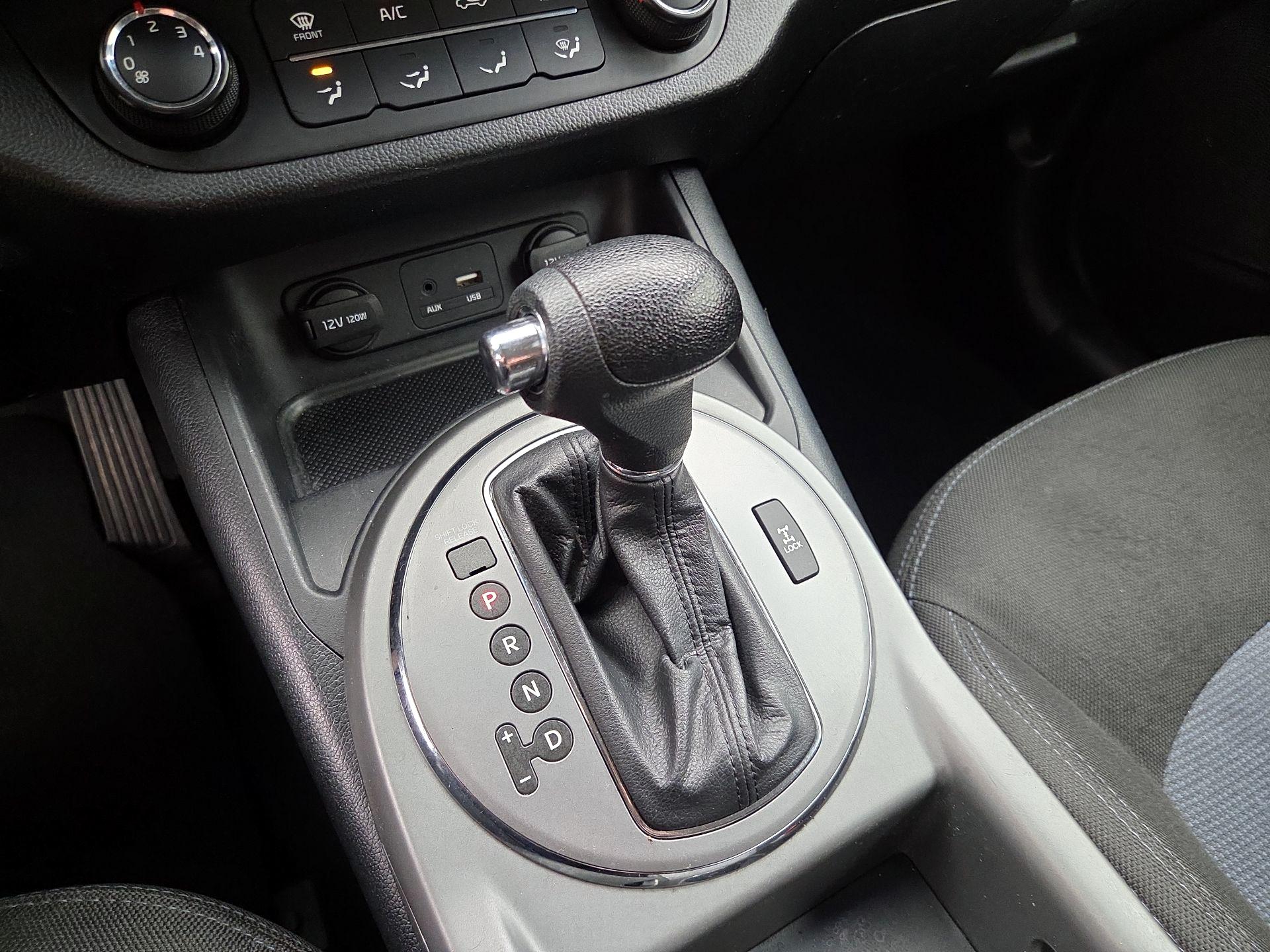 Thumbnail: 2016 Kia Sportage - 16