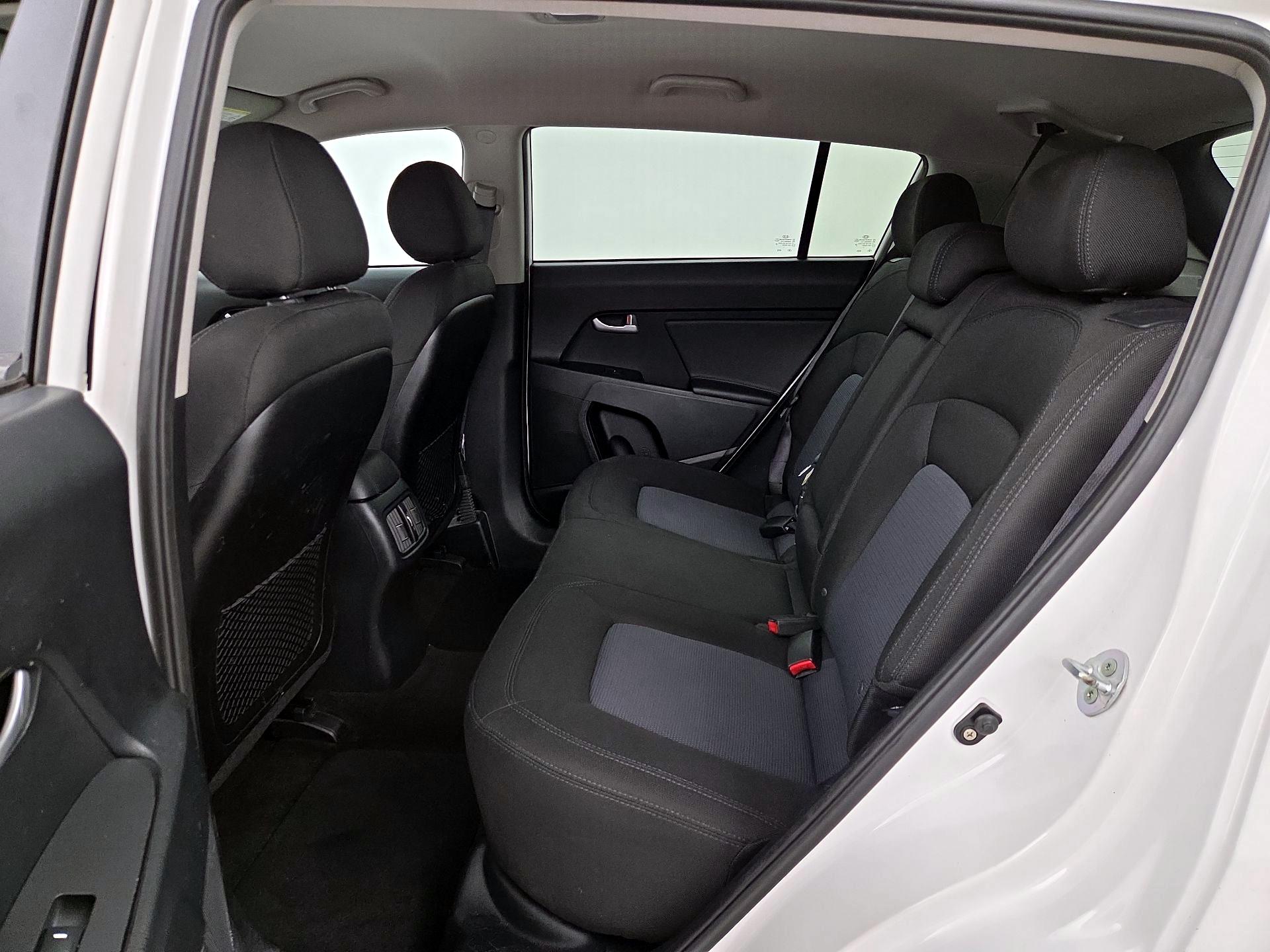 Thumbnail: 2016 Kia Sportage - 18