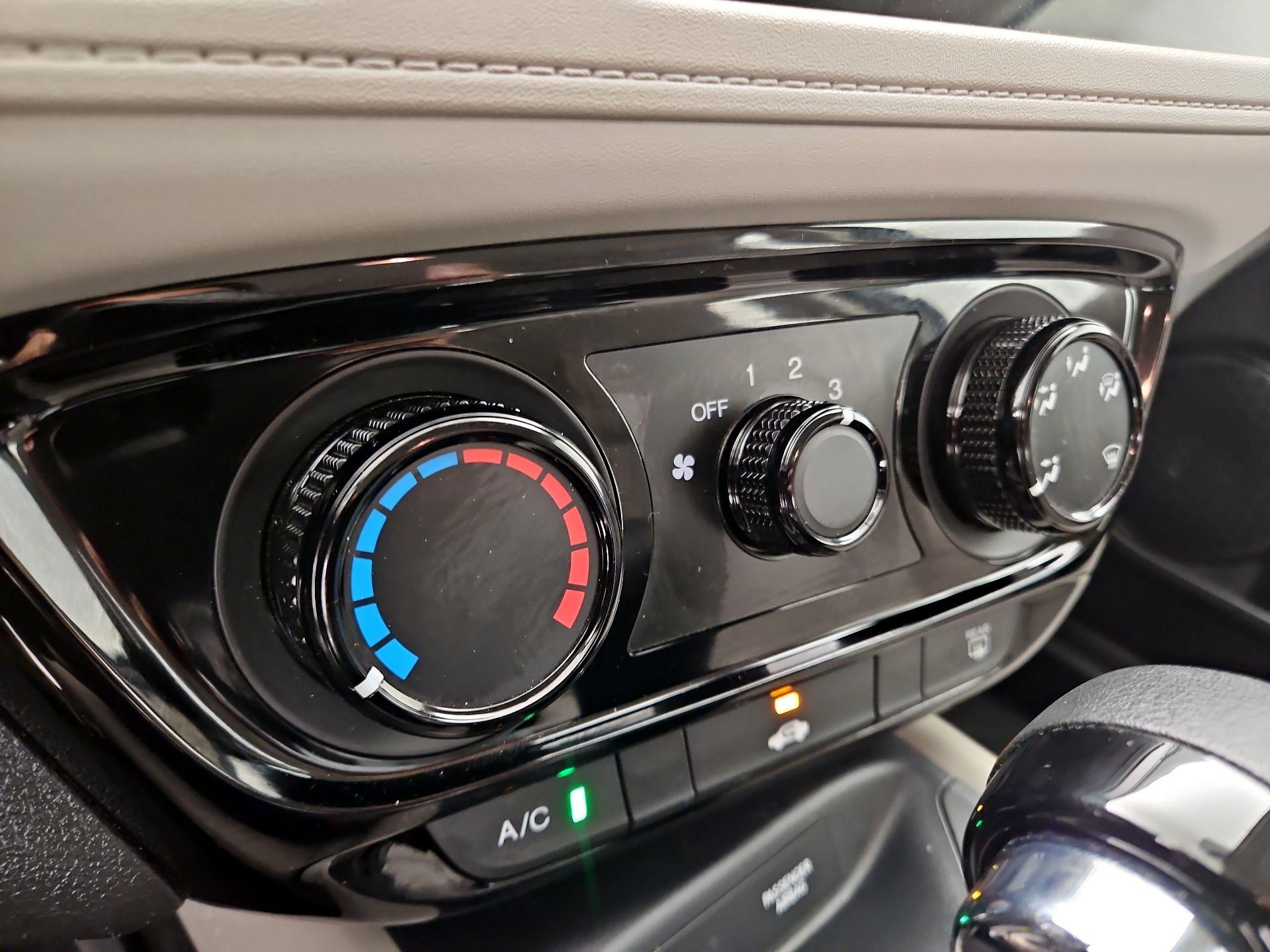 Thumbnail: 2018 Honda HR-V - 16
