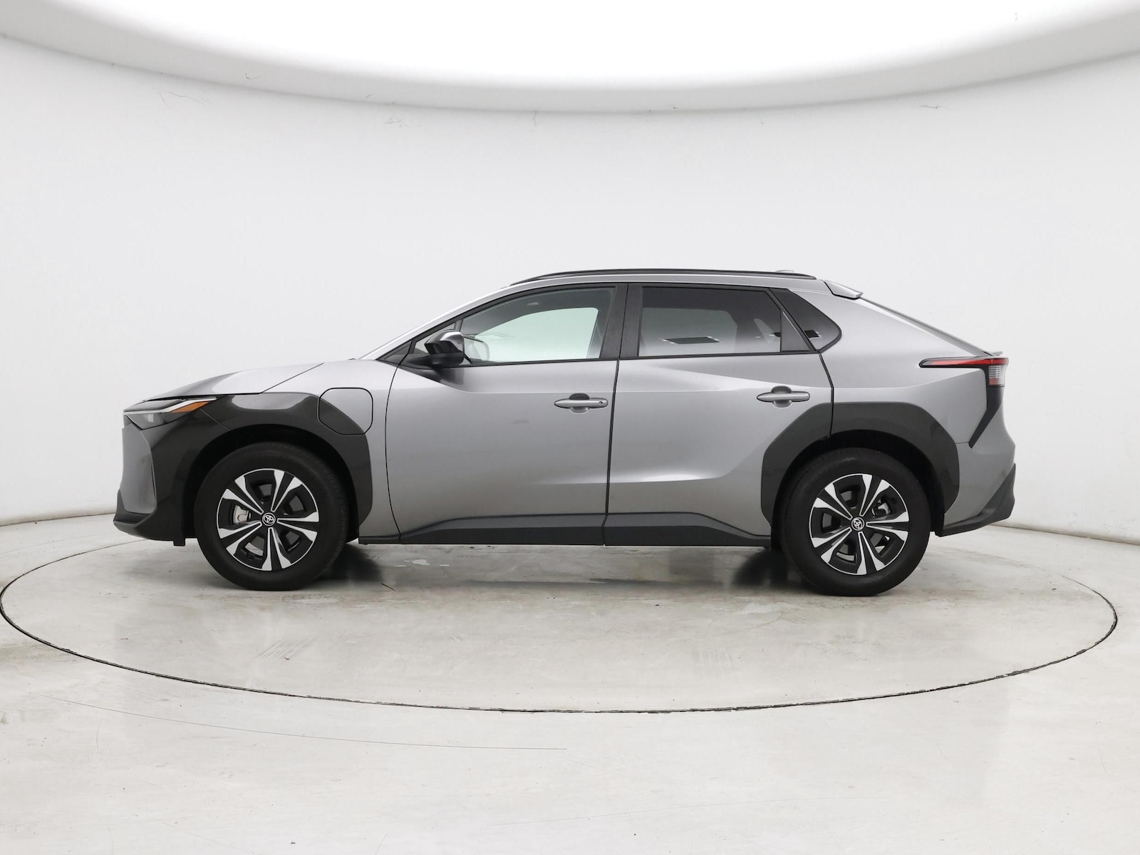2024 Toyota bZ4X XLE - Photo 4