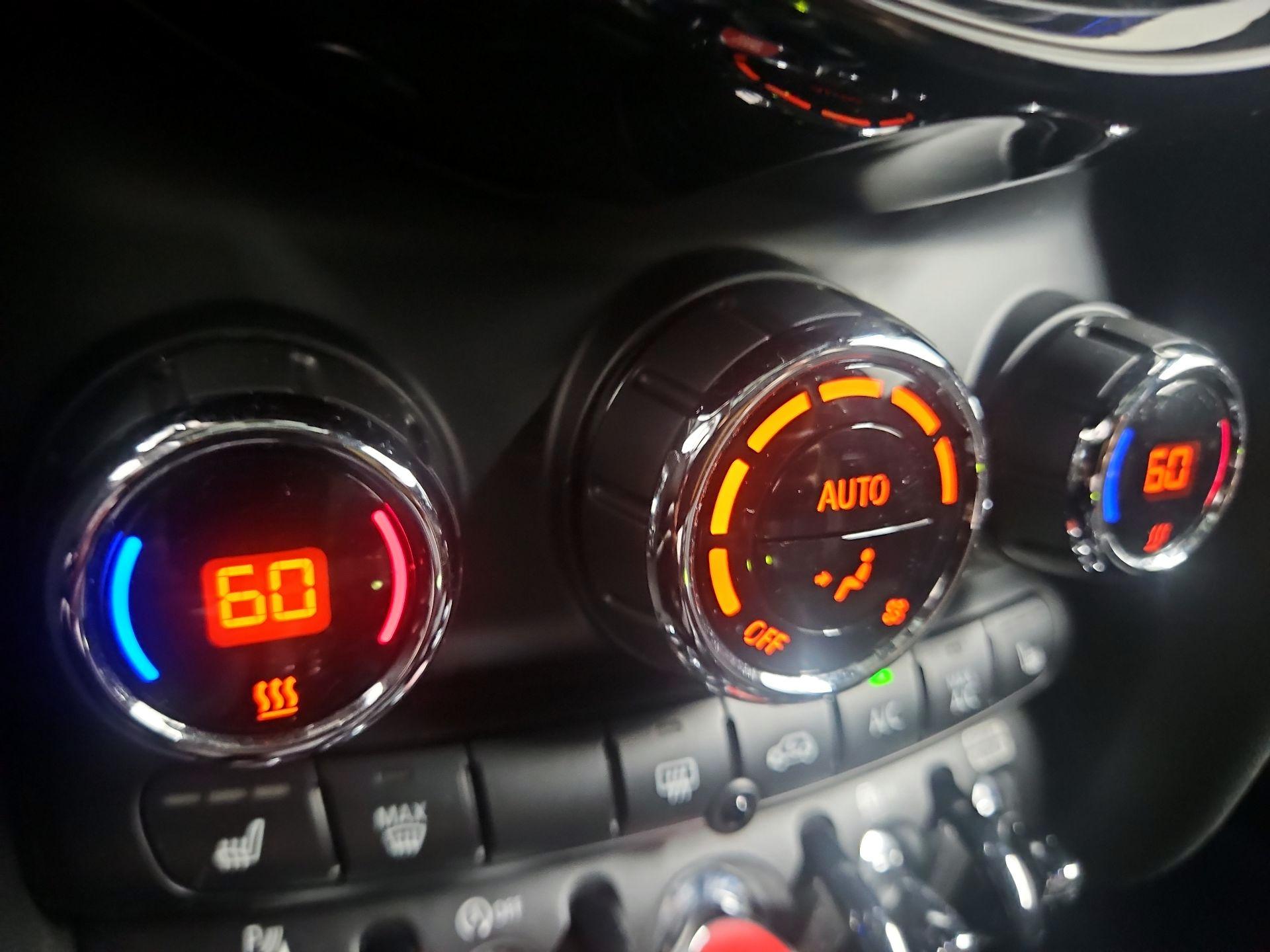 Thumbnail: 2018 MINI Cooper Hardtop - 16