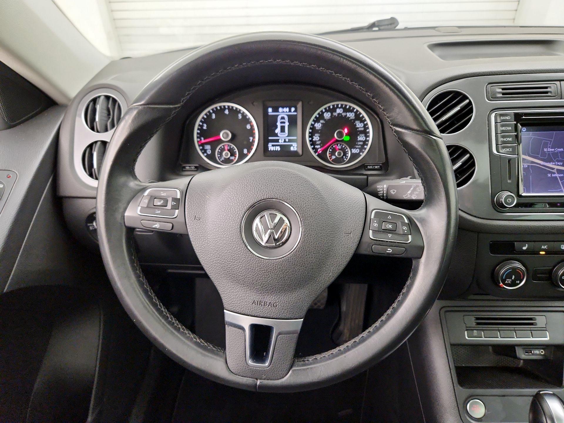 Thumbnail: 2016 Volkswagen Tiguan - 10