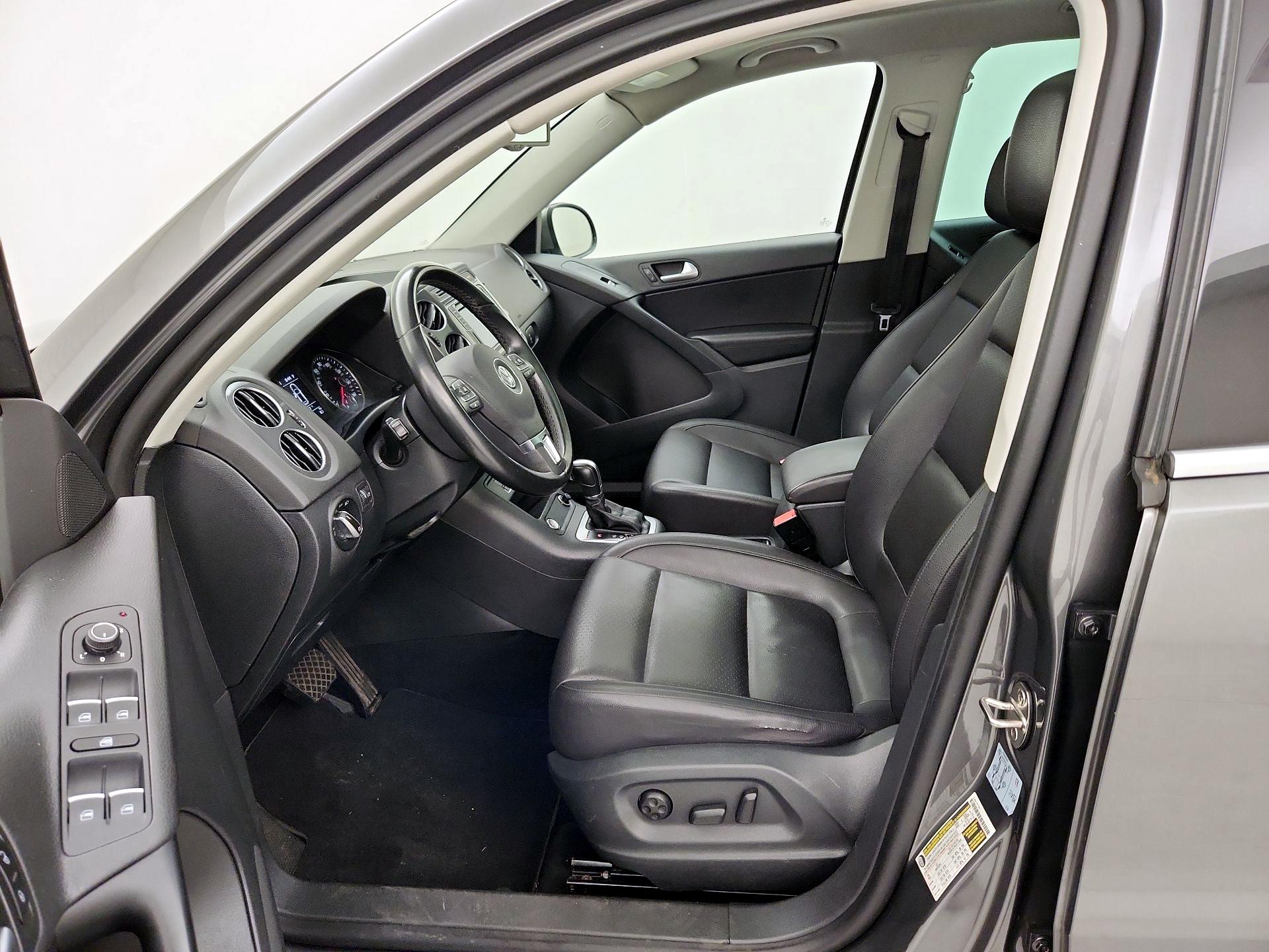 Thumbnail: 2016 Volkswagen Tiguan - 11