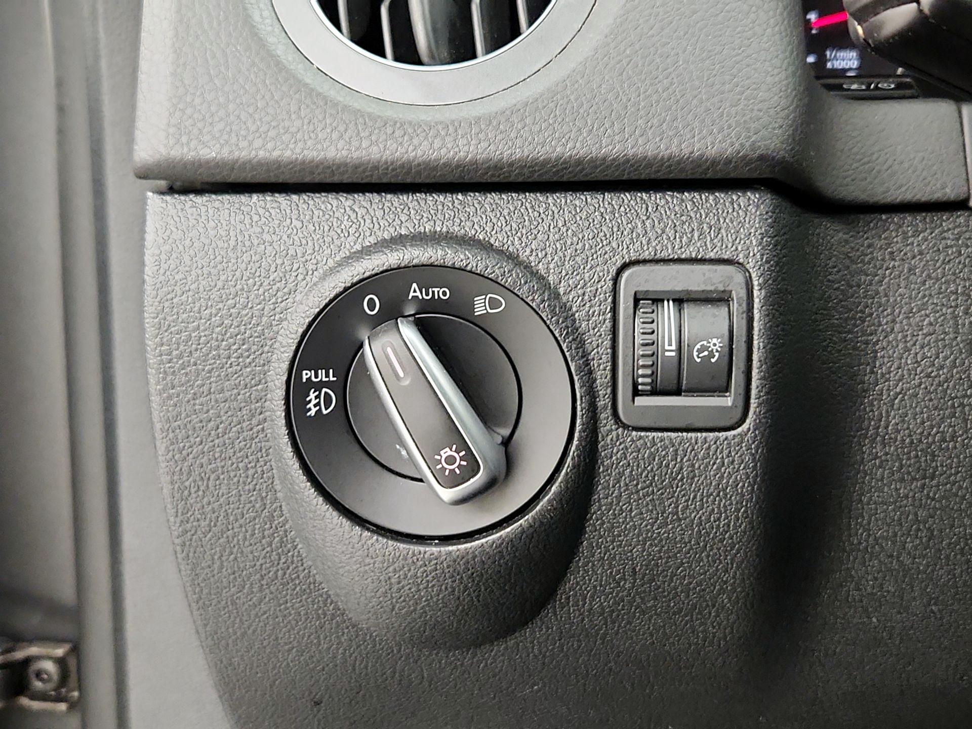Thumbnail: 2016 Volkswagen Tiguan - 13