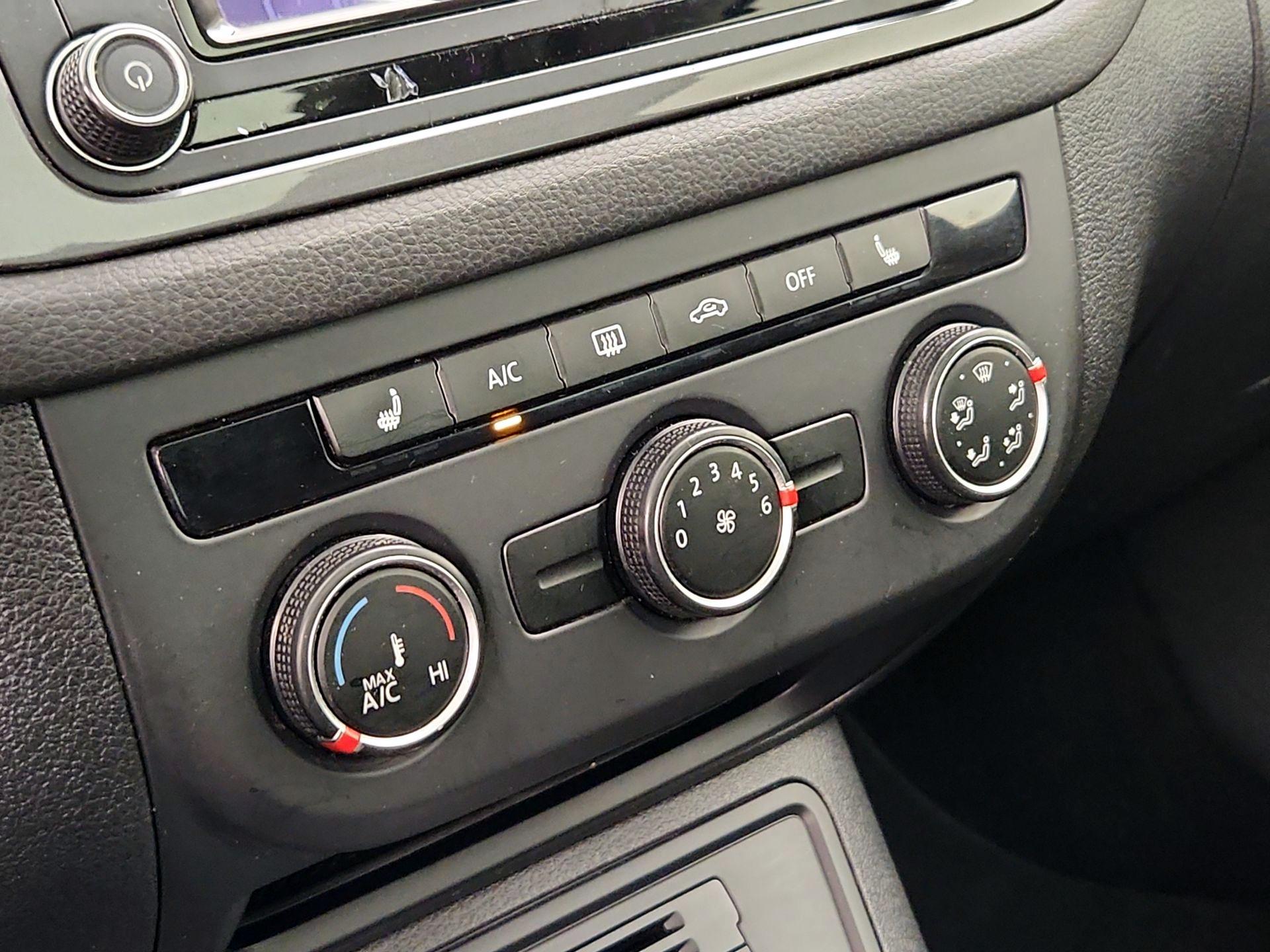 Thumbnail: 2016 Volkswagen Tiguan - 17