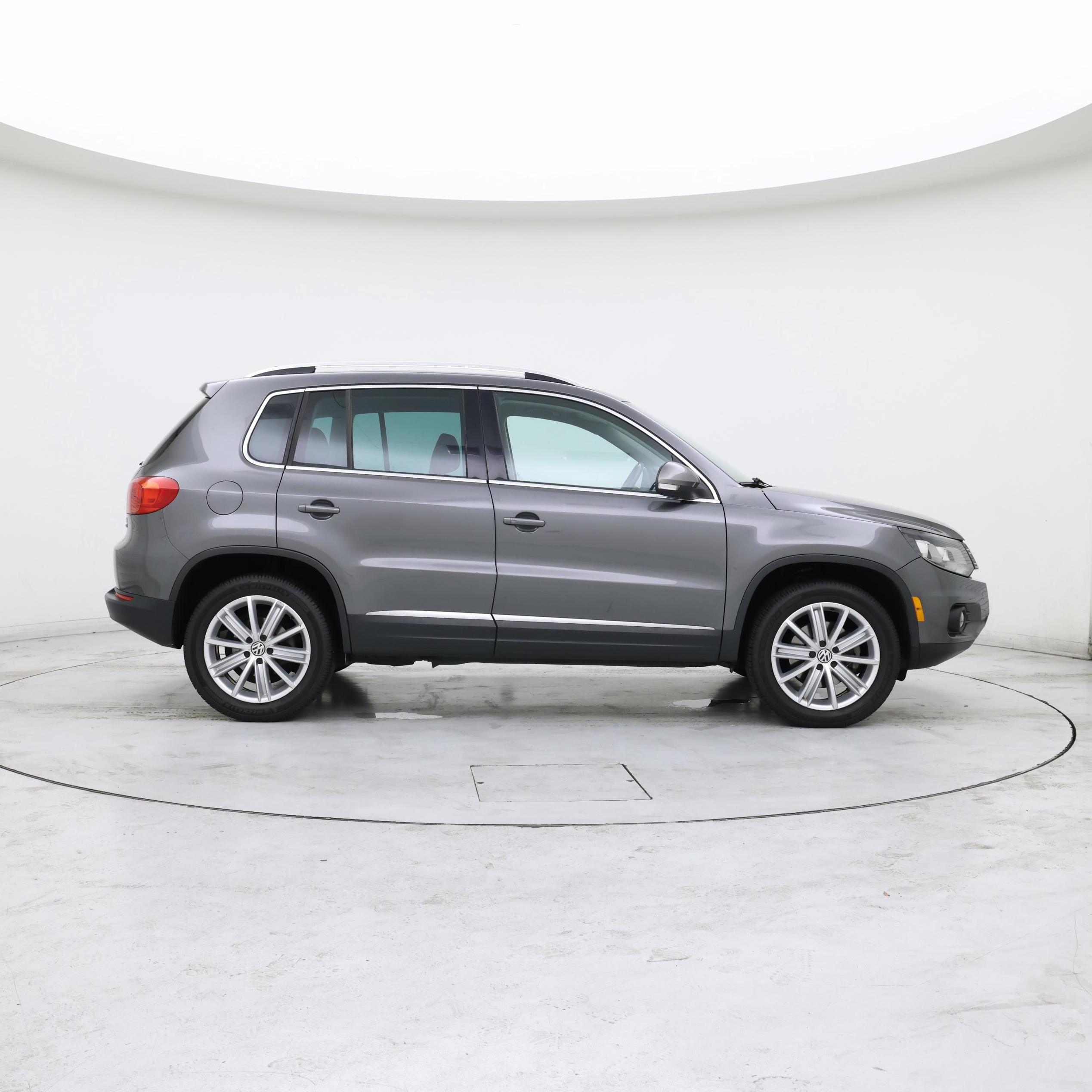 Thumbnail: 2016 Volkswagen Tiguan - 7