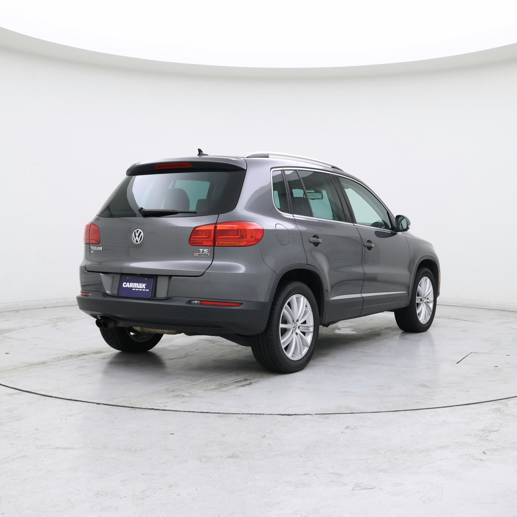 Thumbnail: 2016 Volkswagen Tiguan - 8