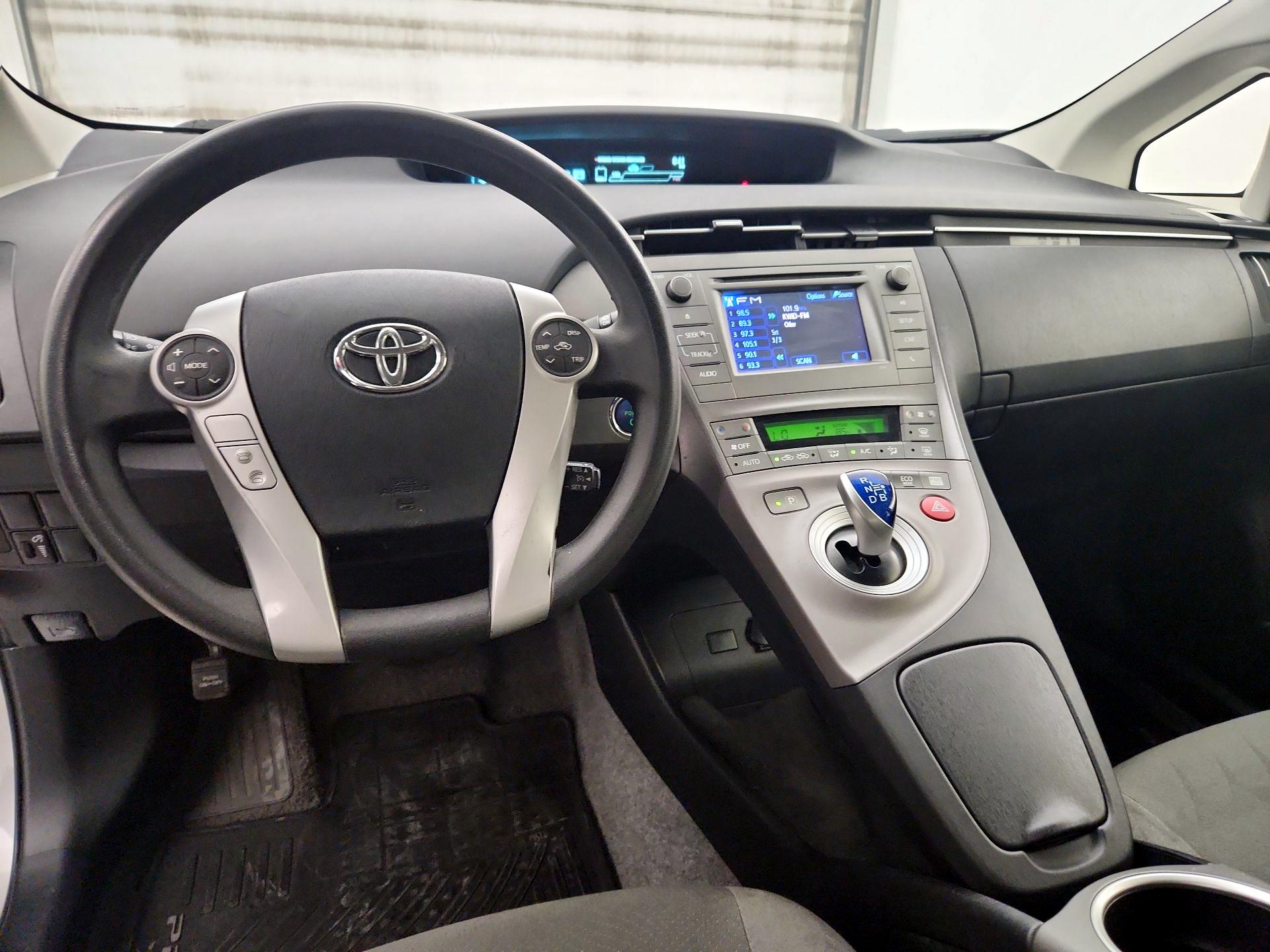 Thumbnail: 2015 Toyota Prius - 9