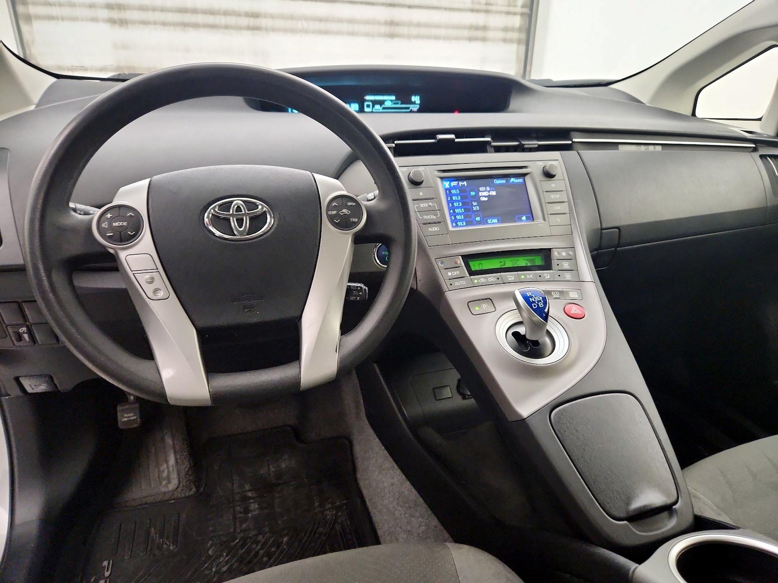2015 Toyota Prius Two - Photo 10