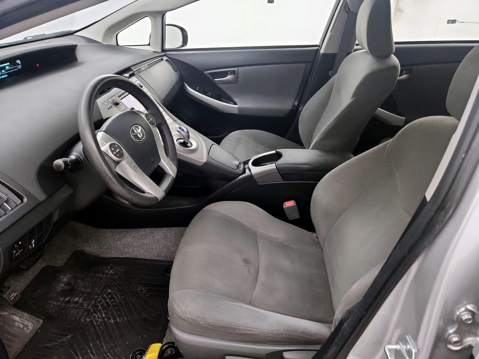 2015 Toyota Prius Two - Photo 12
