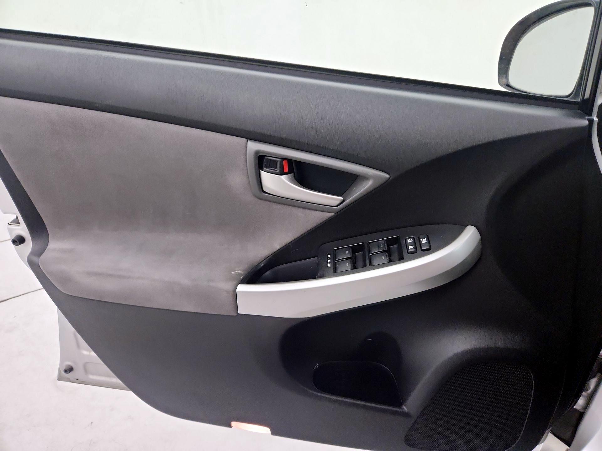 Thumbnail: 2015 Toyota Prius - 12