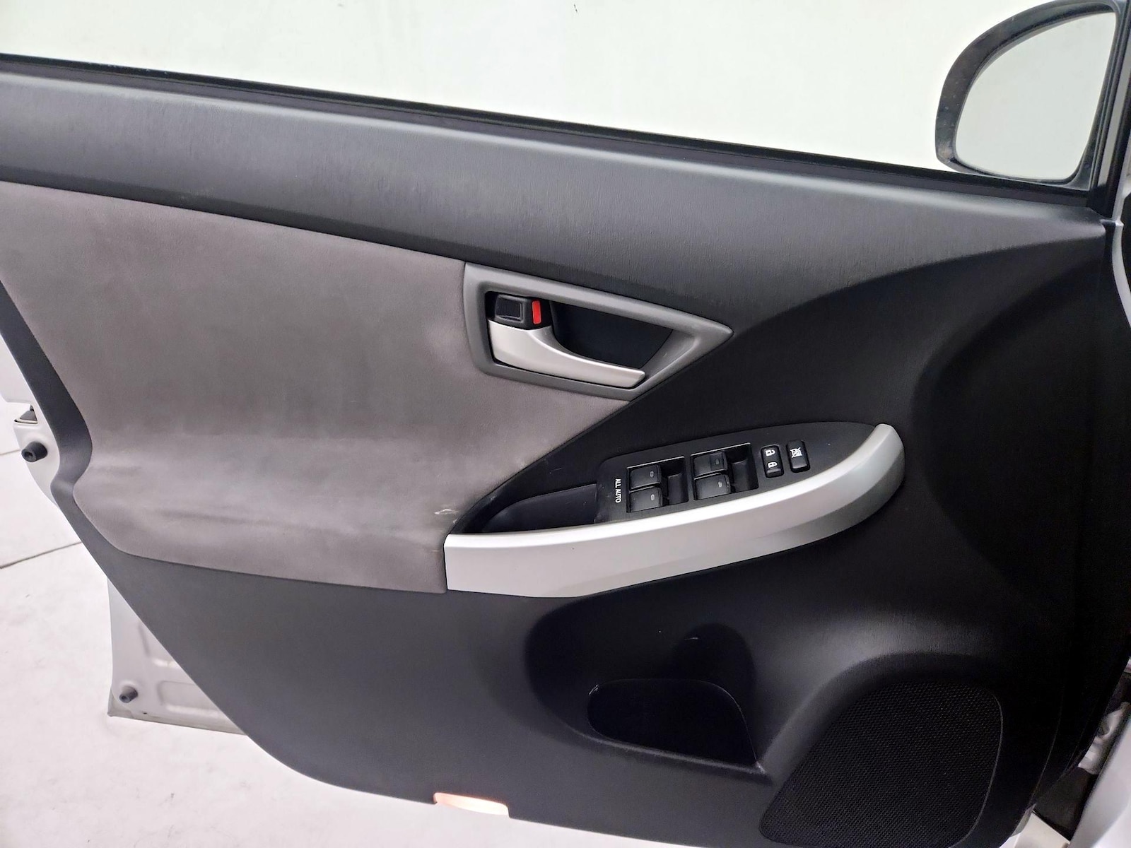 2015 Toyota Prius Two - Photo 13