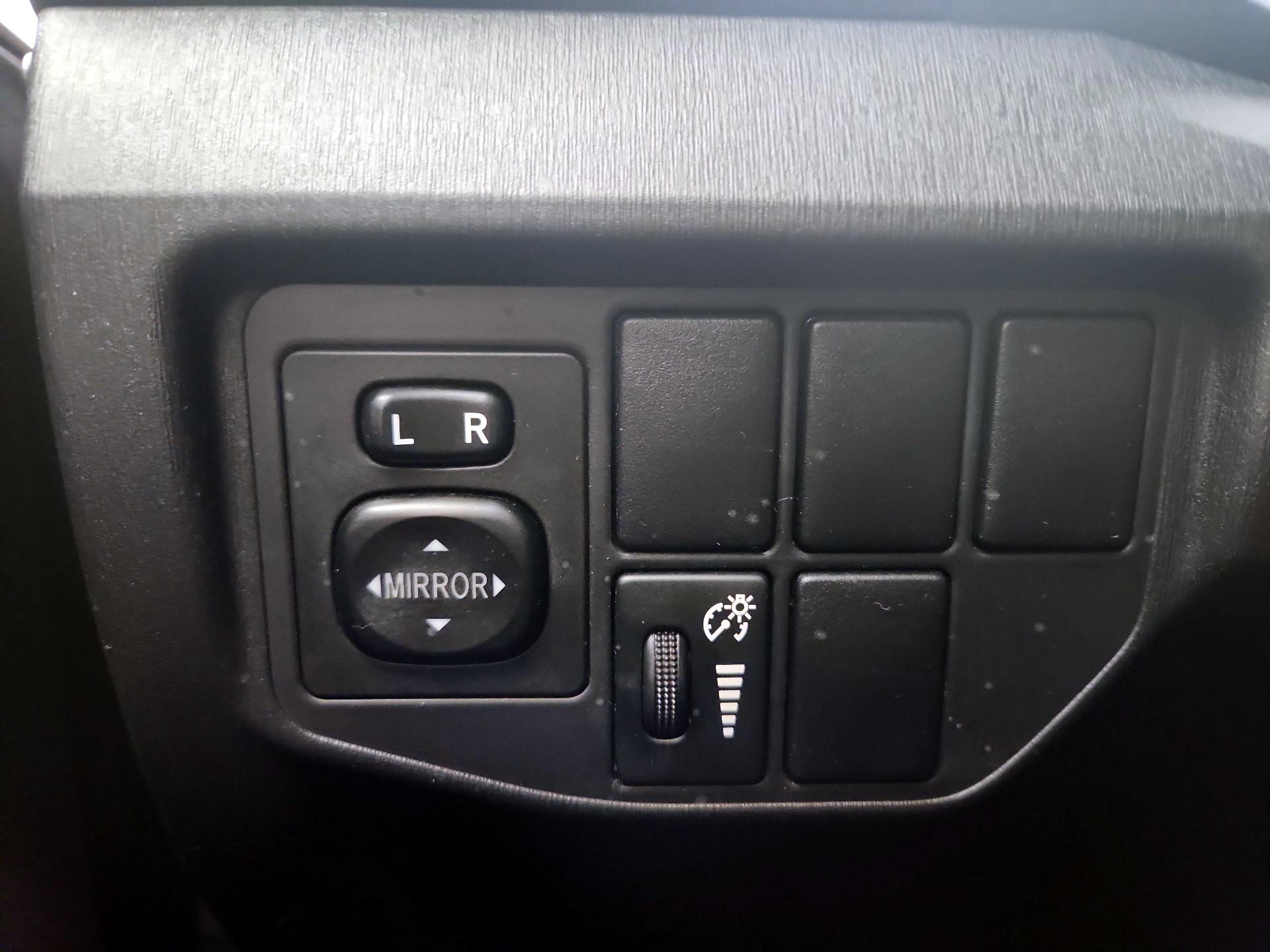Thumbnail: 2015 Toyota Prius - 13