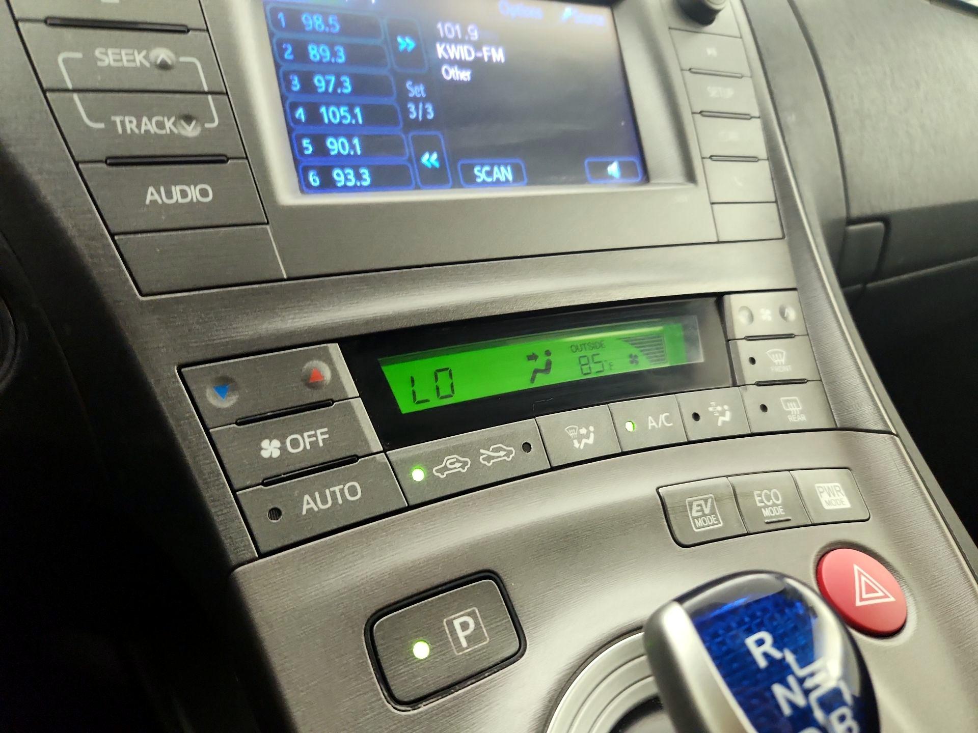 Thumbnail: 2015 Toyota Prius - 16