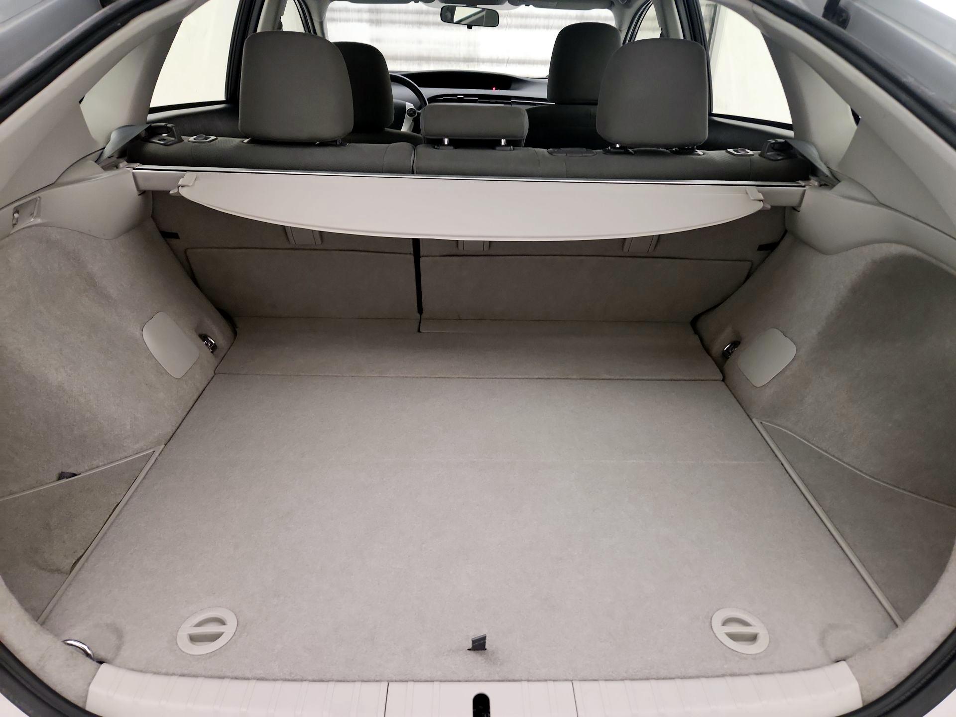 Thumbnail: 2015 Toyota Prius - 19