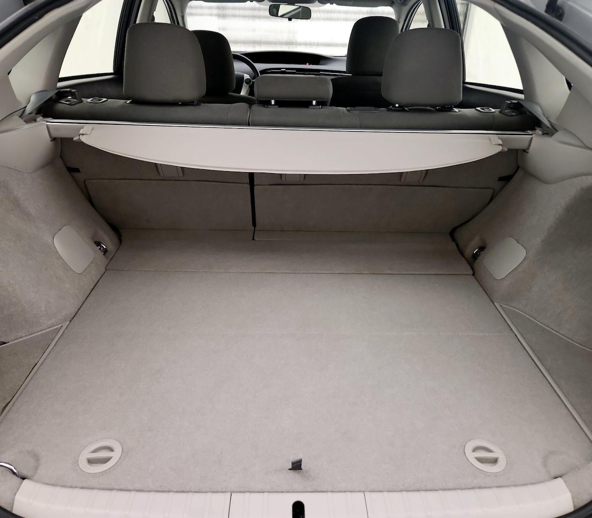 Trunk/Cargo (Seats Up)