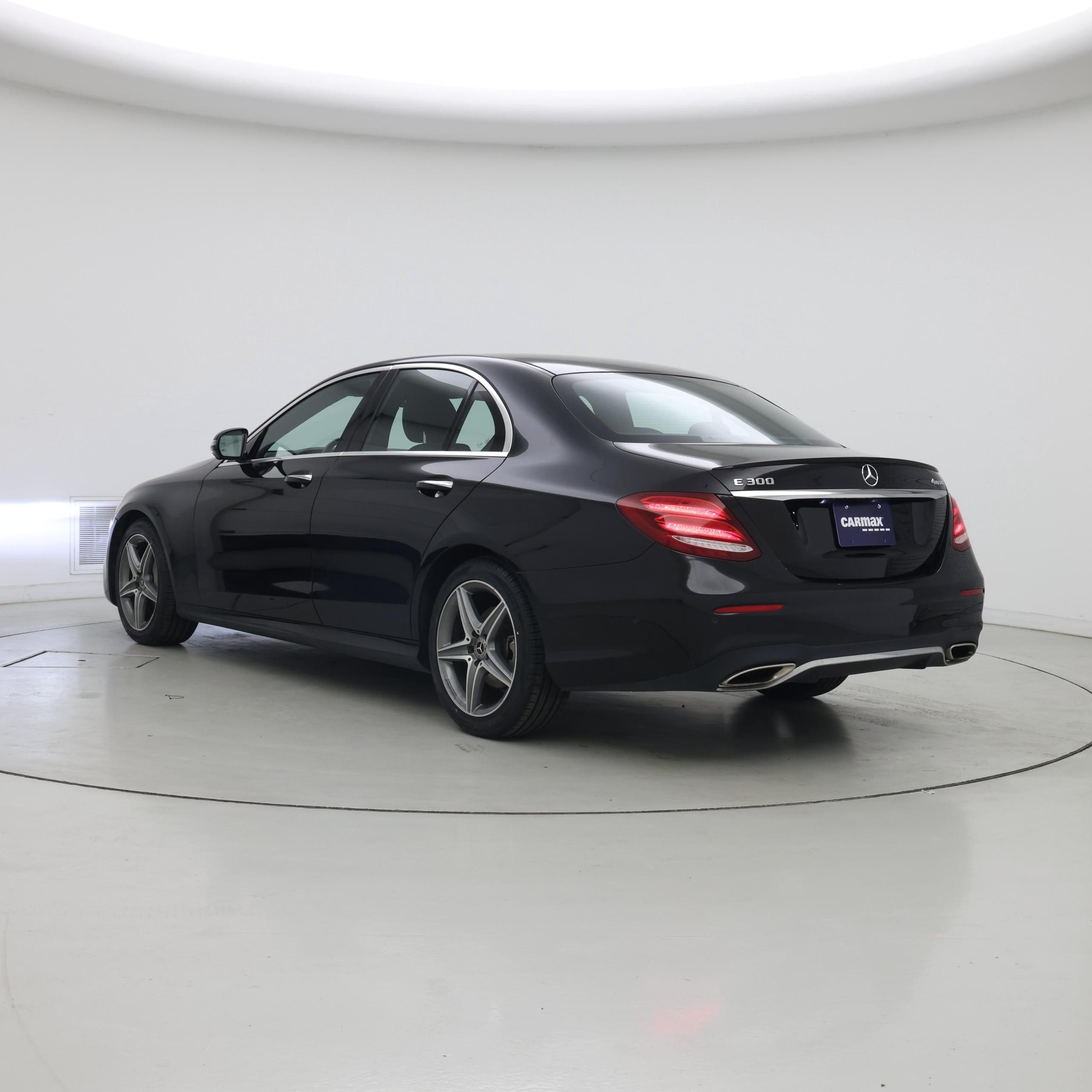 Thumbnail: 2018 Mercedes-Benz E-Class - 2