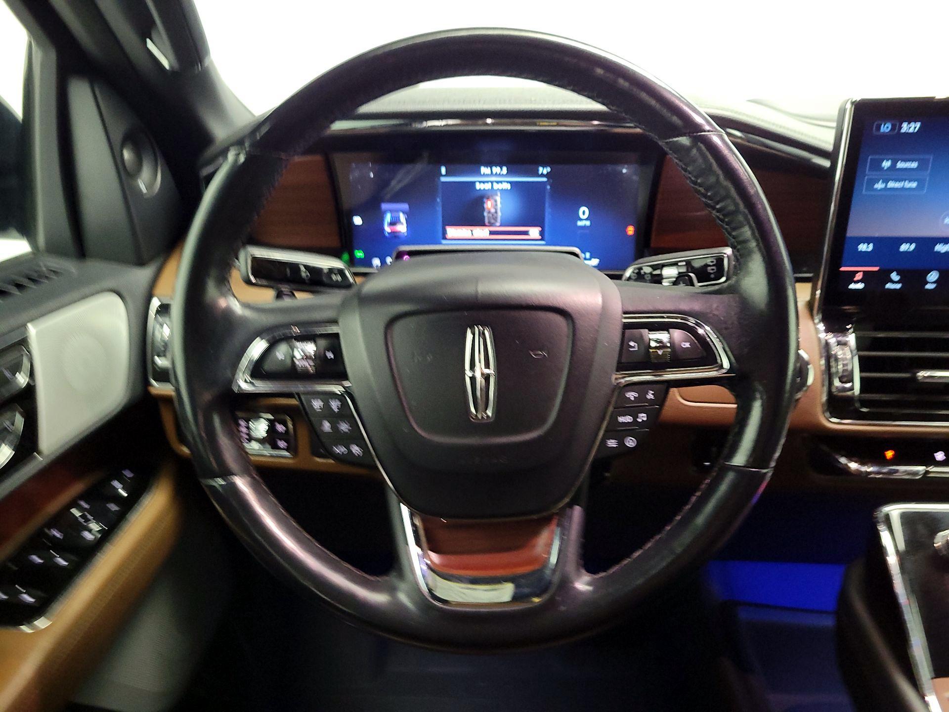 Thumbnail: 2023 Lincoln Navigator - 10