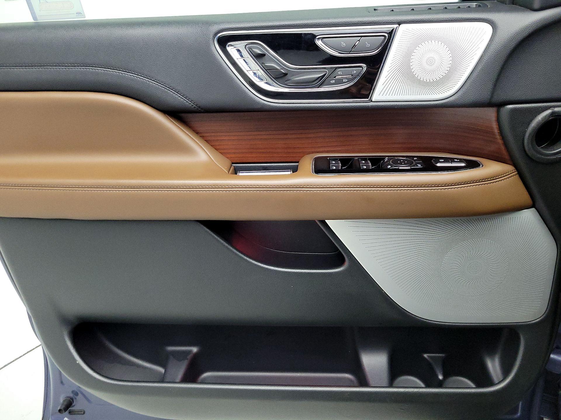 Thumbnail: 2023 Lincoln Navigator - 12