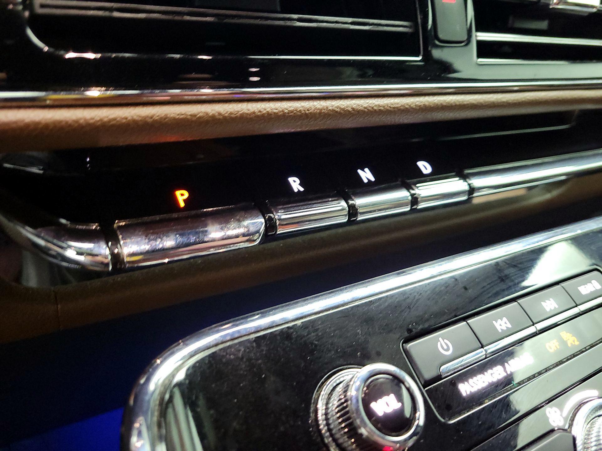 Thumbnail: 2023 Lincoln Navigator - 15