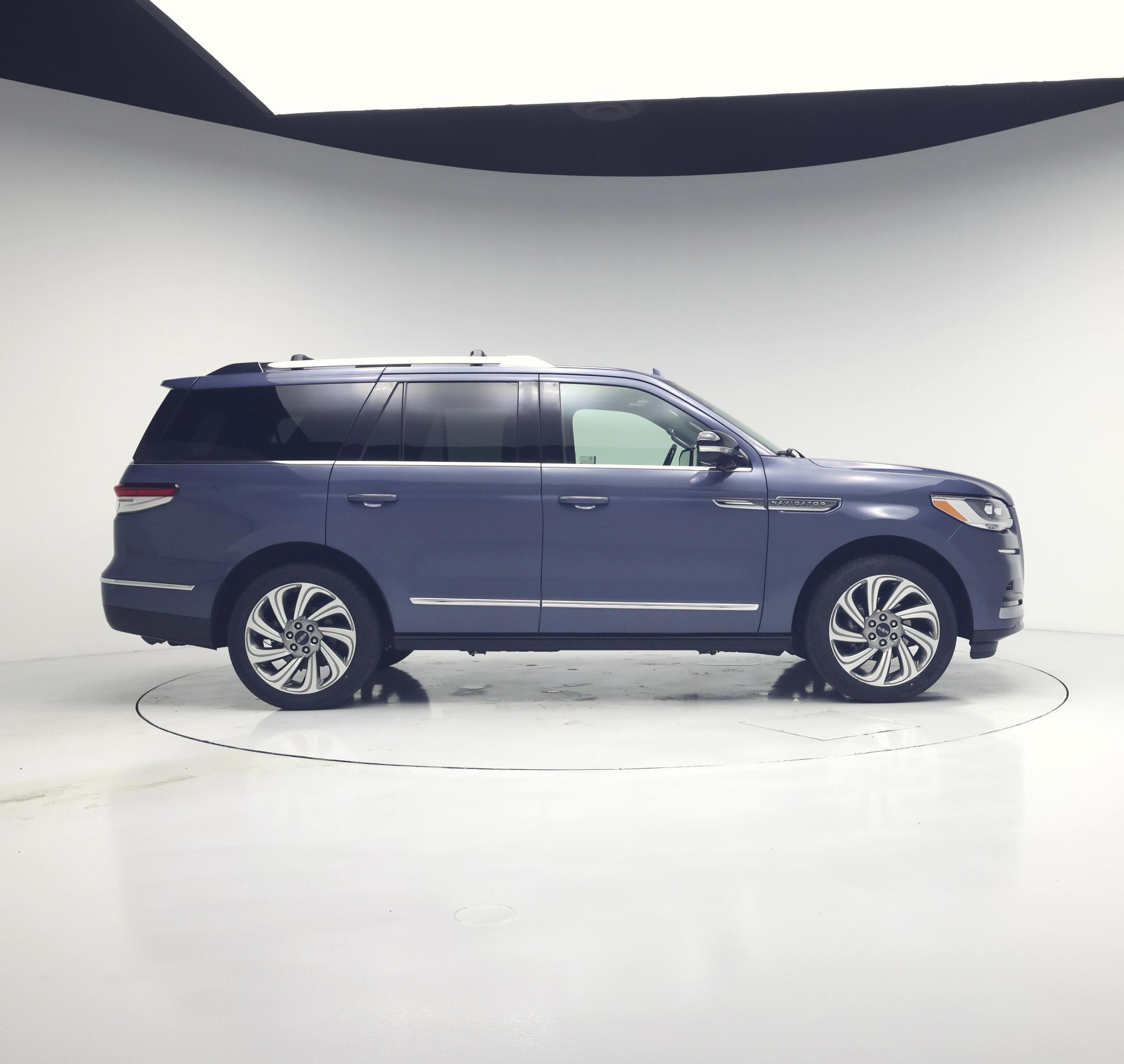 Thumbnail: 2023 Lincoln Navigator - 7