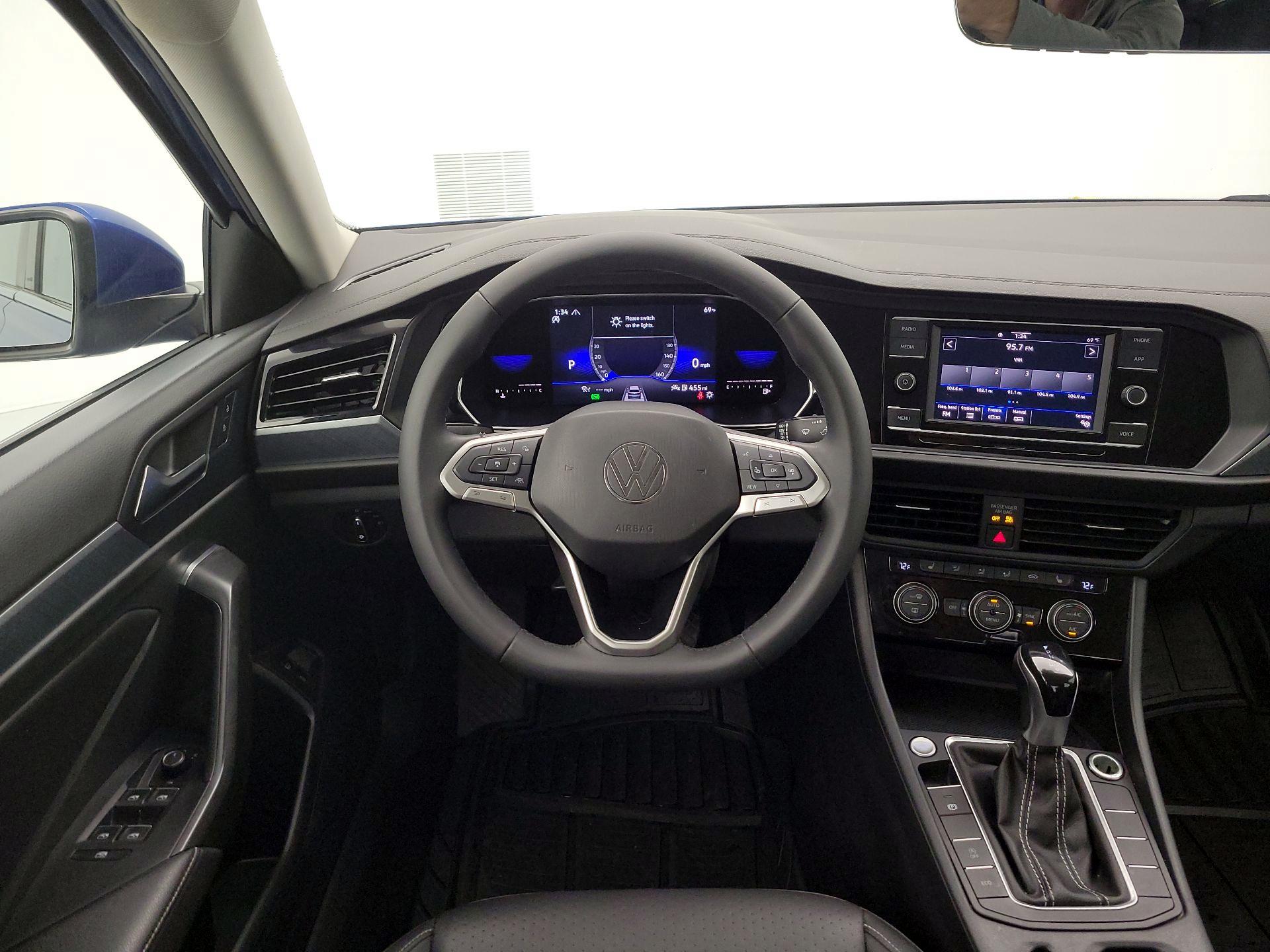 Thumbnail: 2022 Volkswagen Jetta - 10