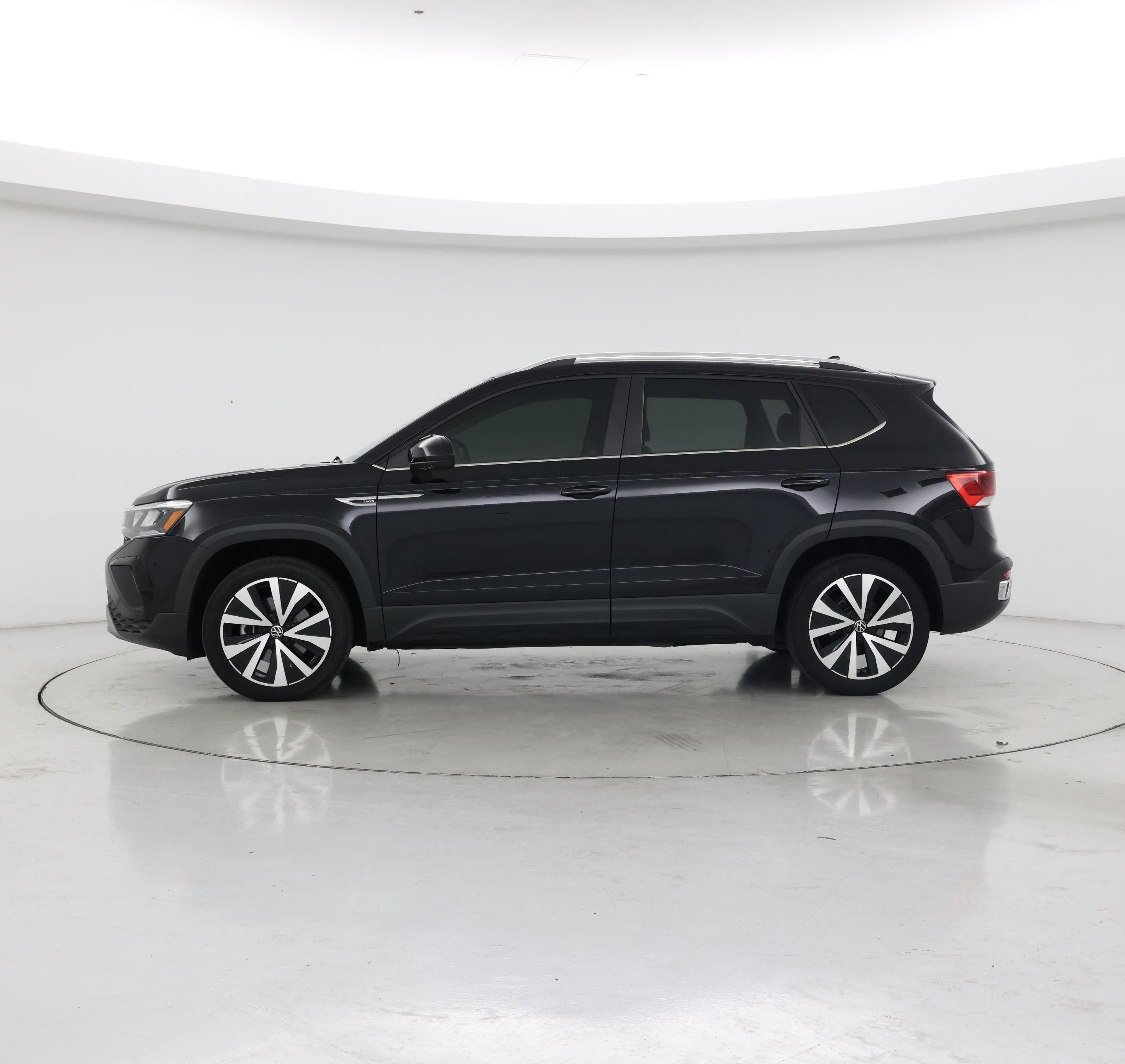 Thumbnail: 2023 Volkswagen Taos - 3