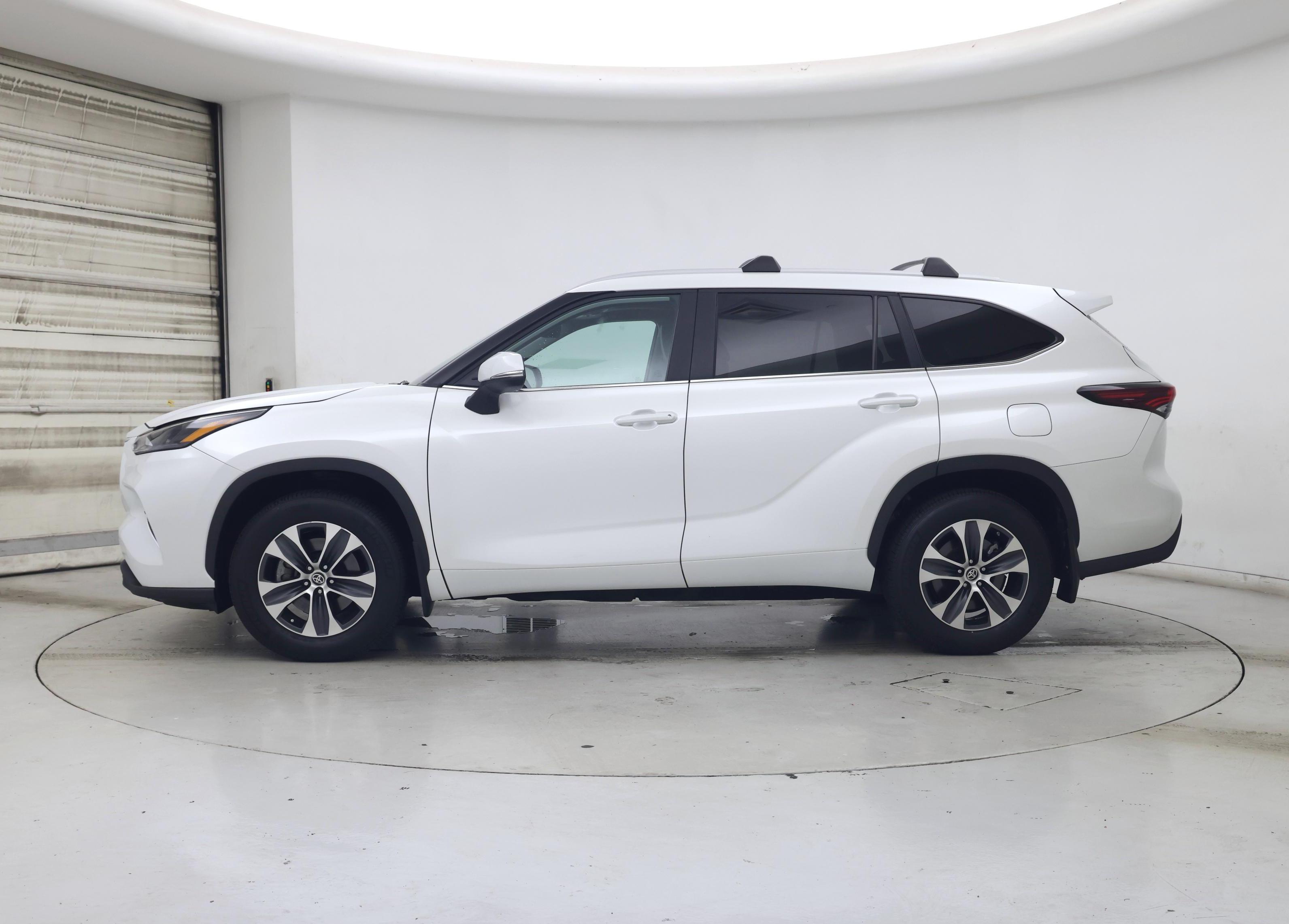 Thumbnail: 2024 Toyota Highlander - 3