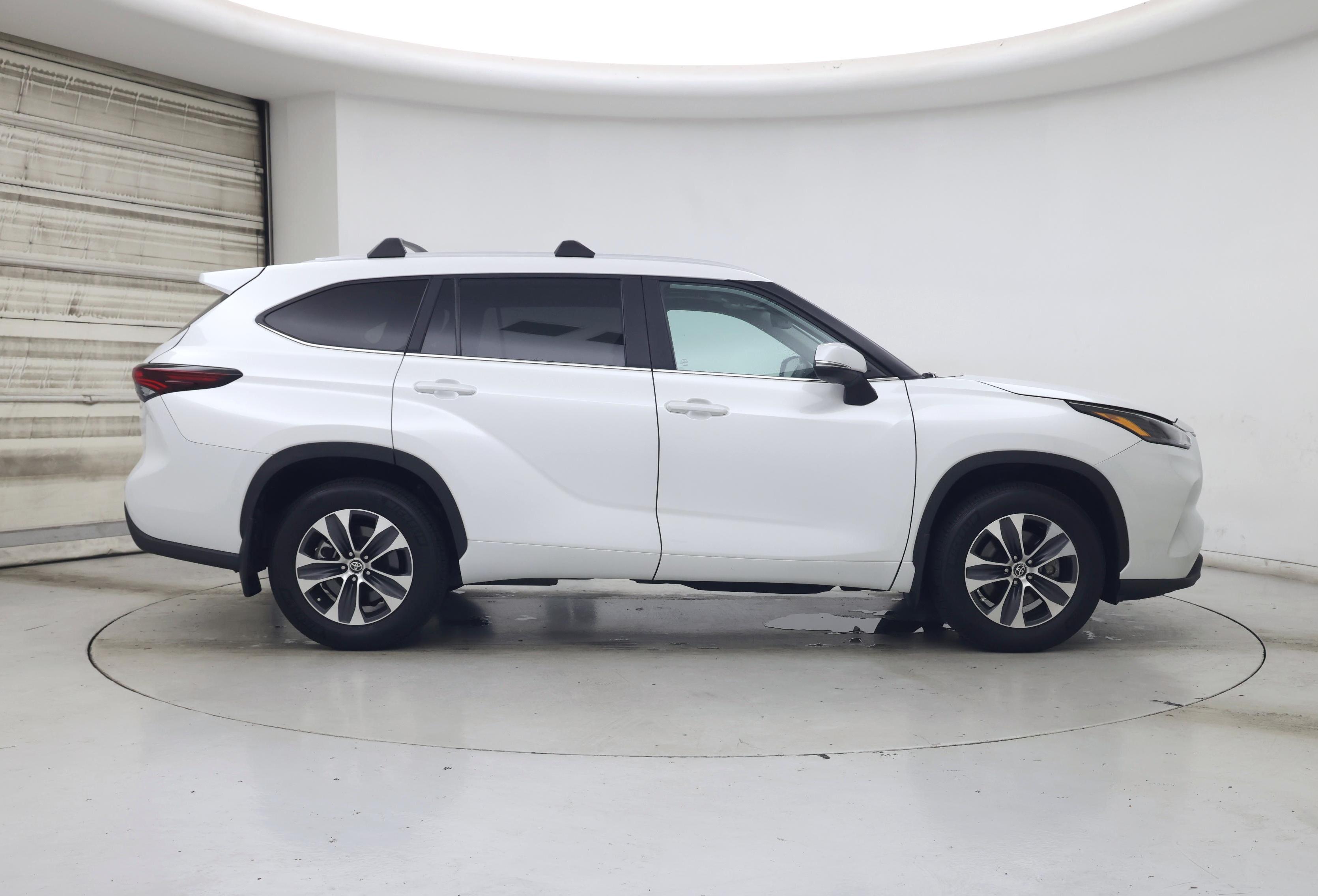 Thumbnail: 2024 Toyota Highlander - 7