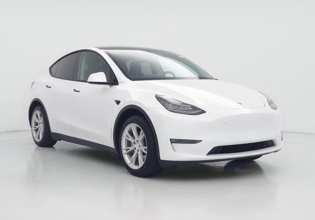 2021 Tesla Model Y Standard Range in White — CarMax photo