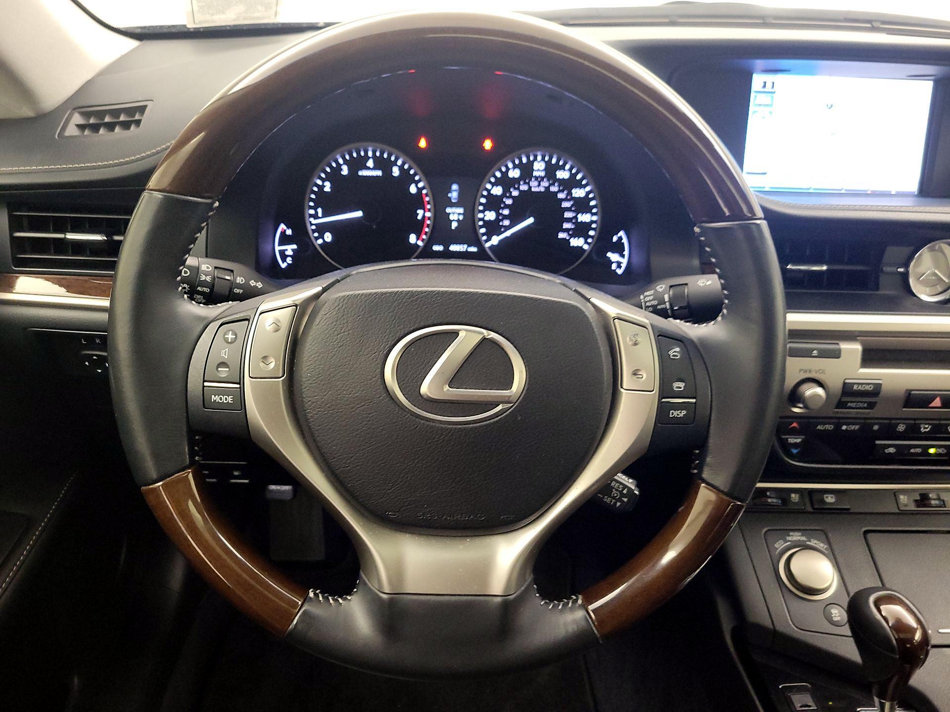 Thumbnail: 2014 Lexus ES - 10
